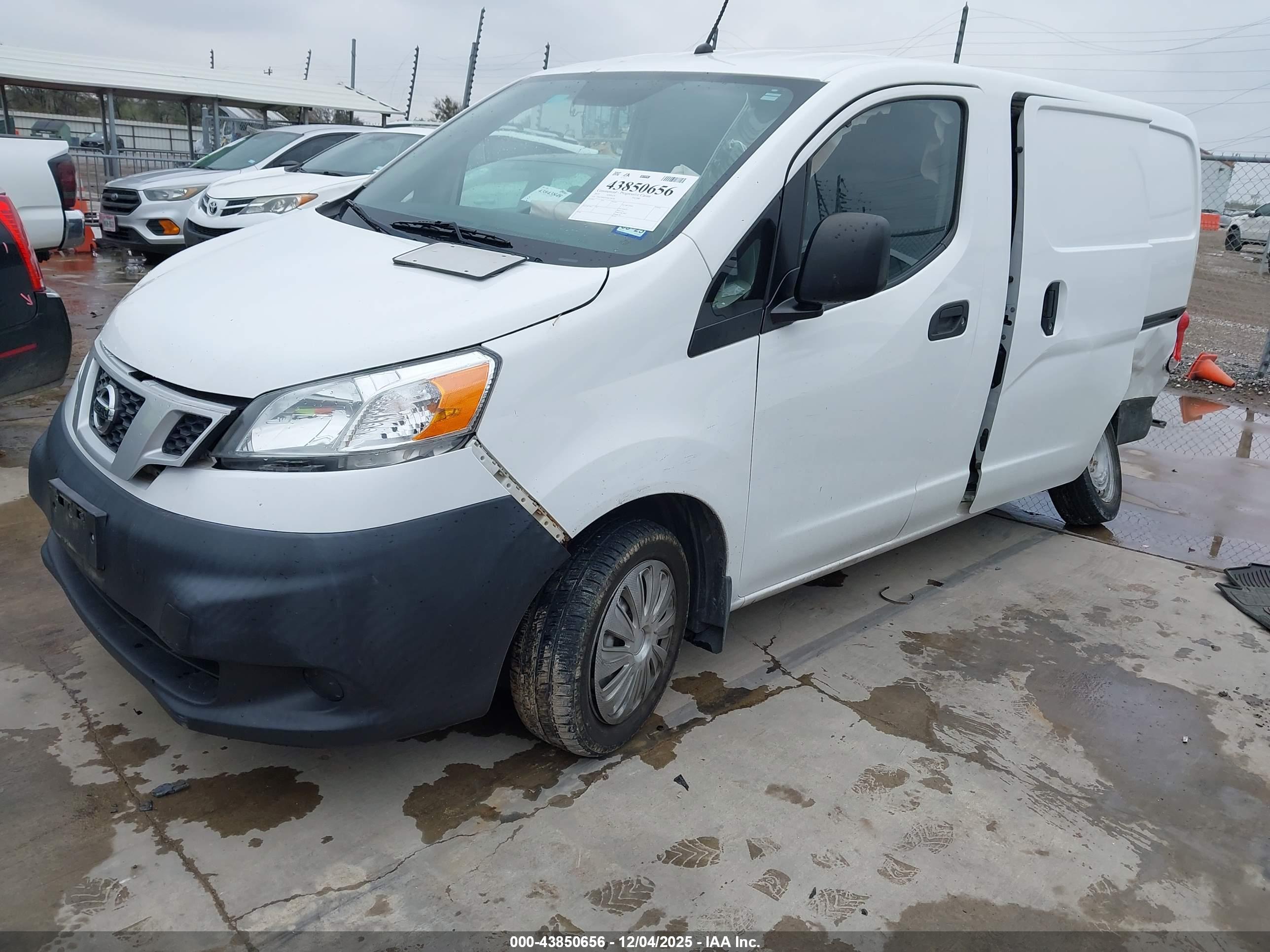 NISSAN NV200 image 2