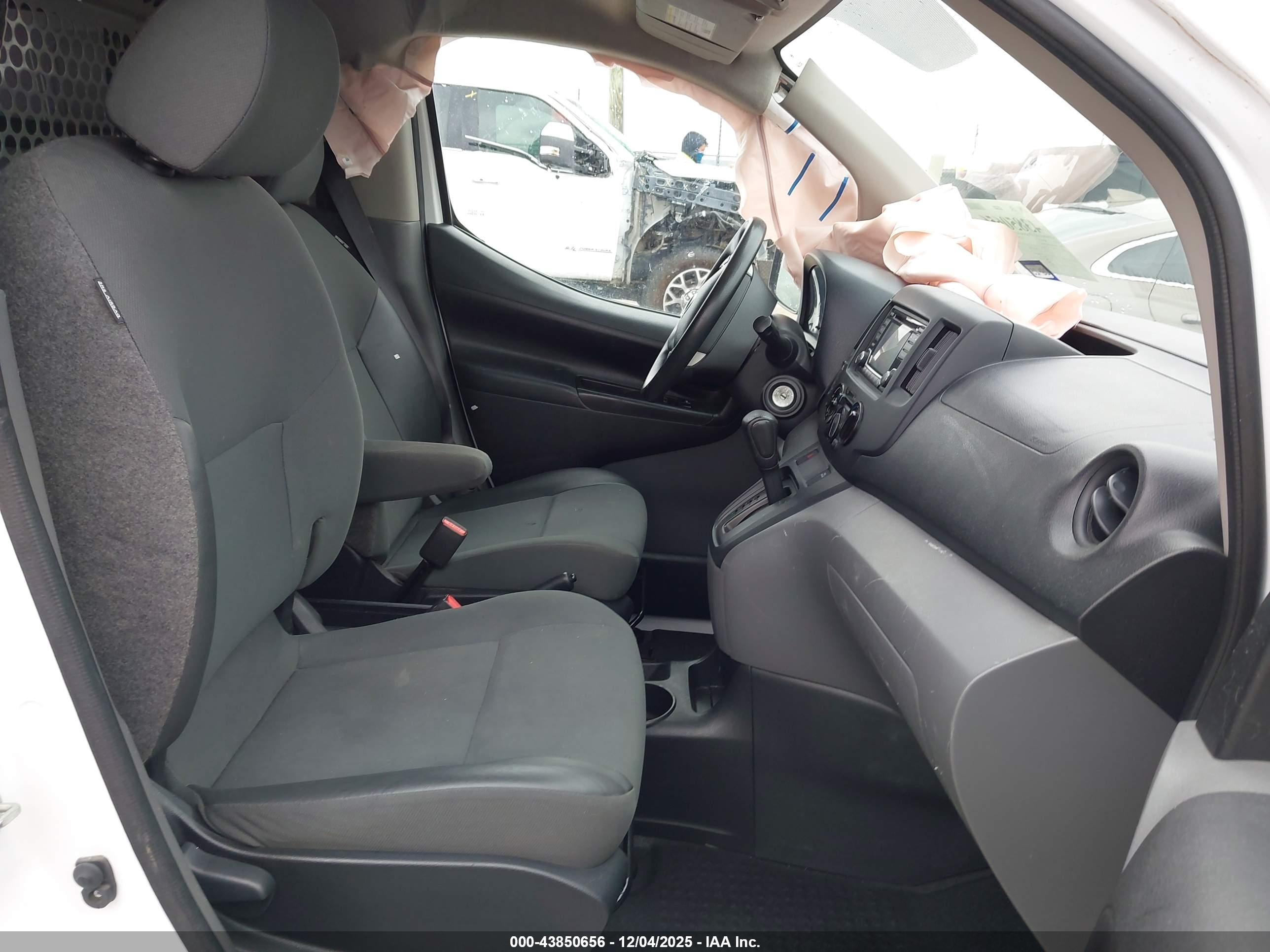 NISSAN NV200 image 5