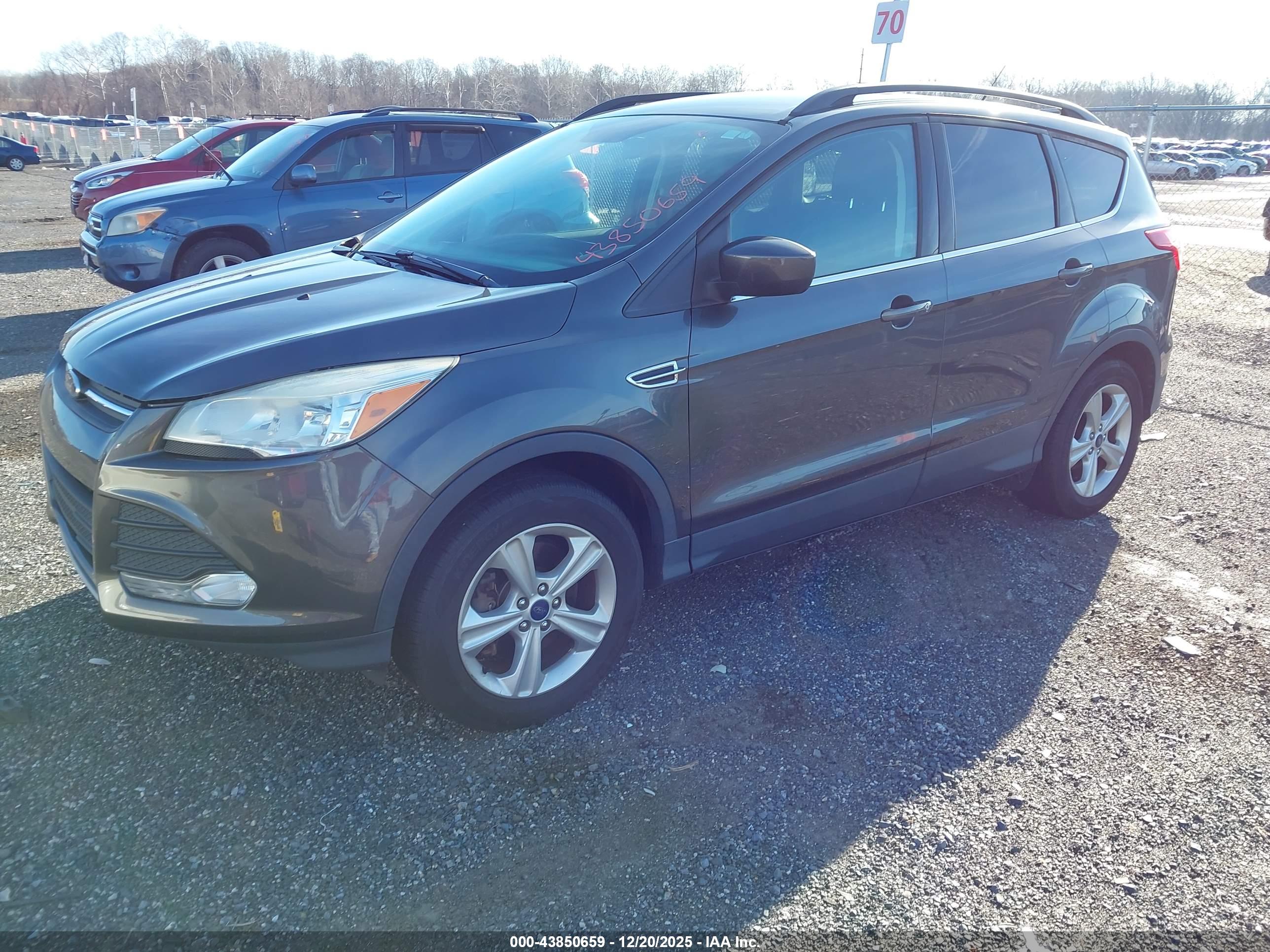 FORD ESCAPE image 2
