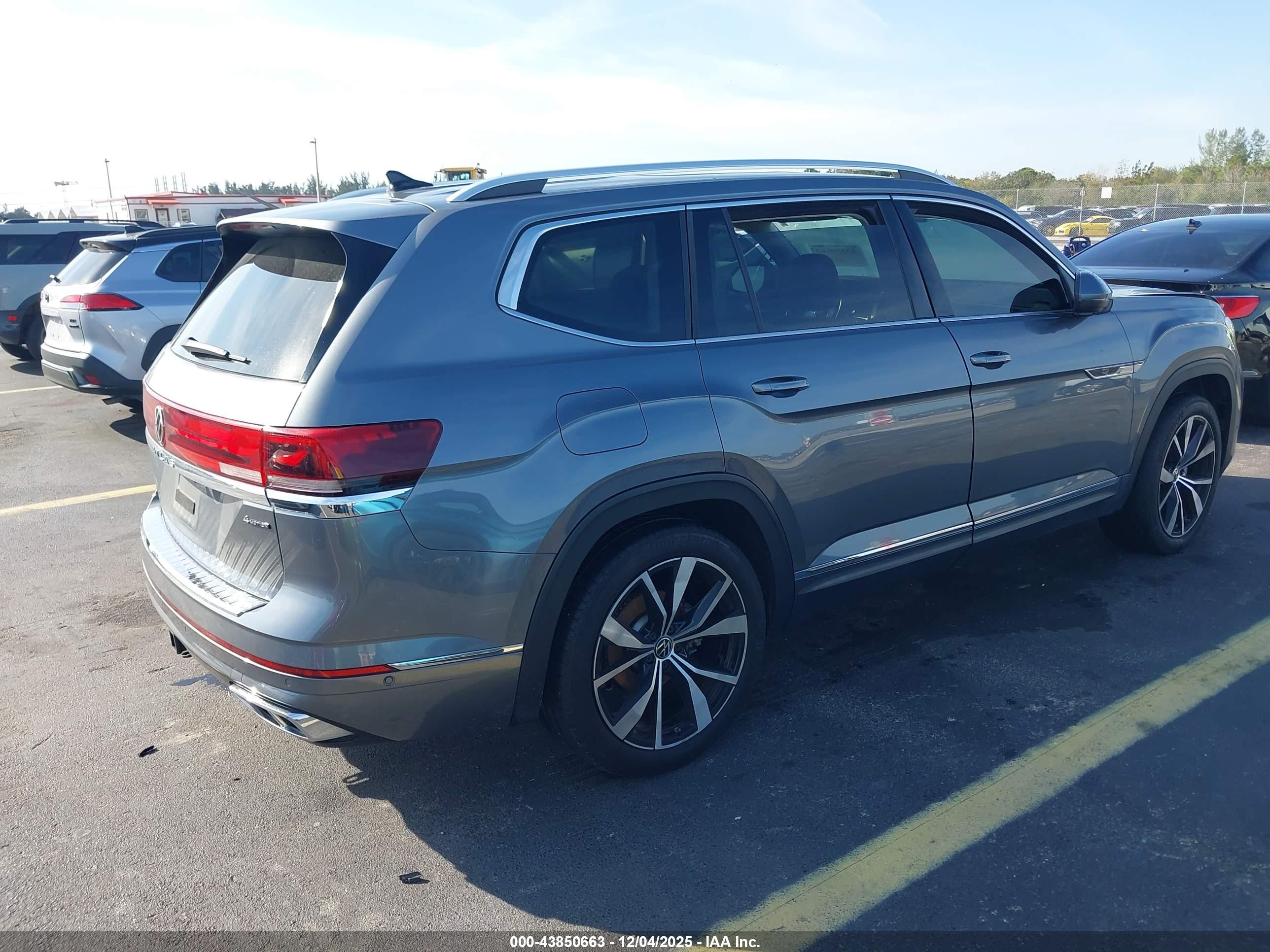 VOLKSWAGEN ATLAS image 4