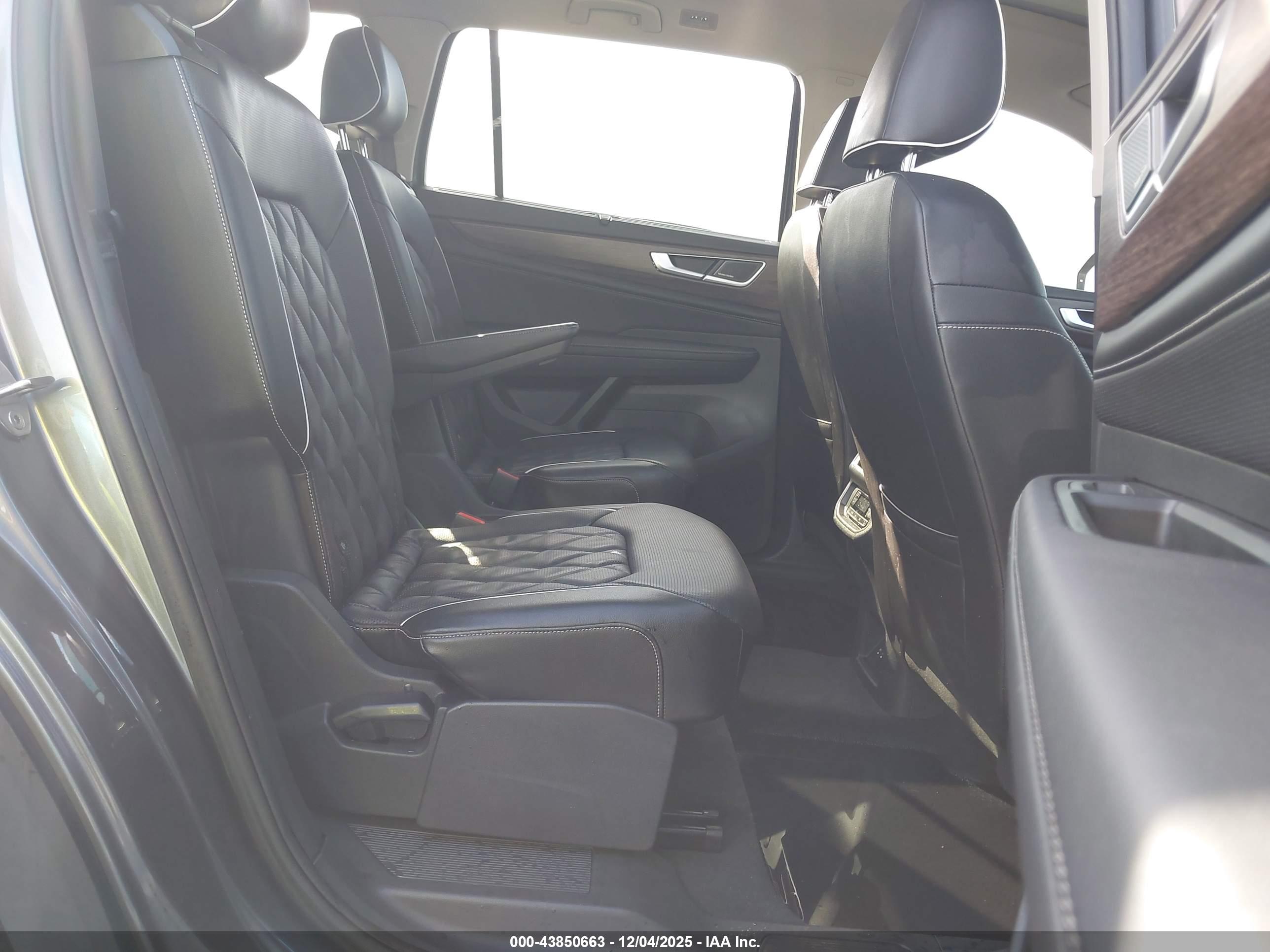 VOLKSWAGEN ATLAS image 8