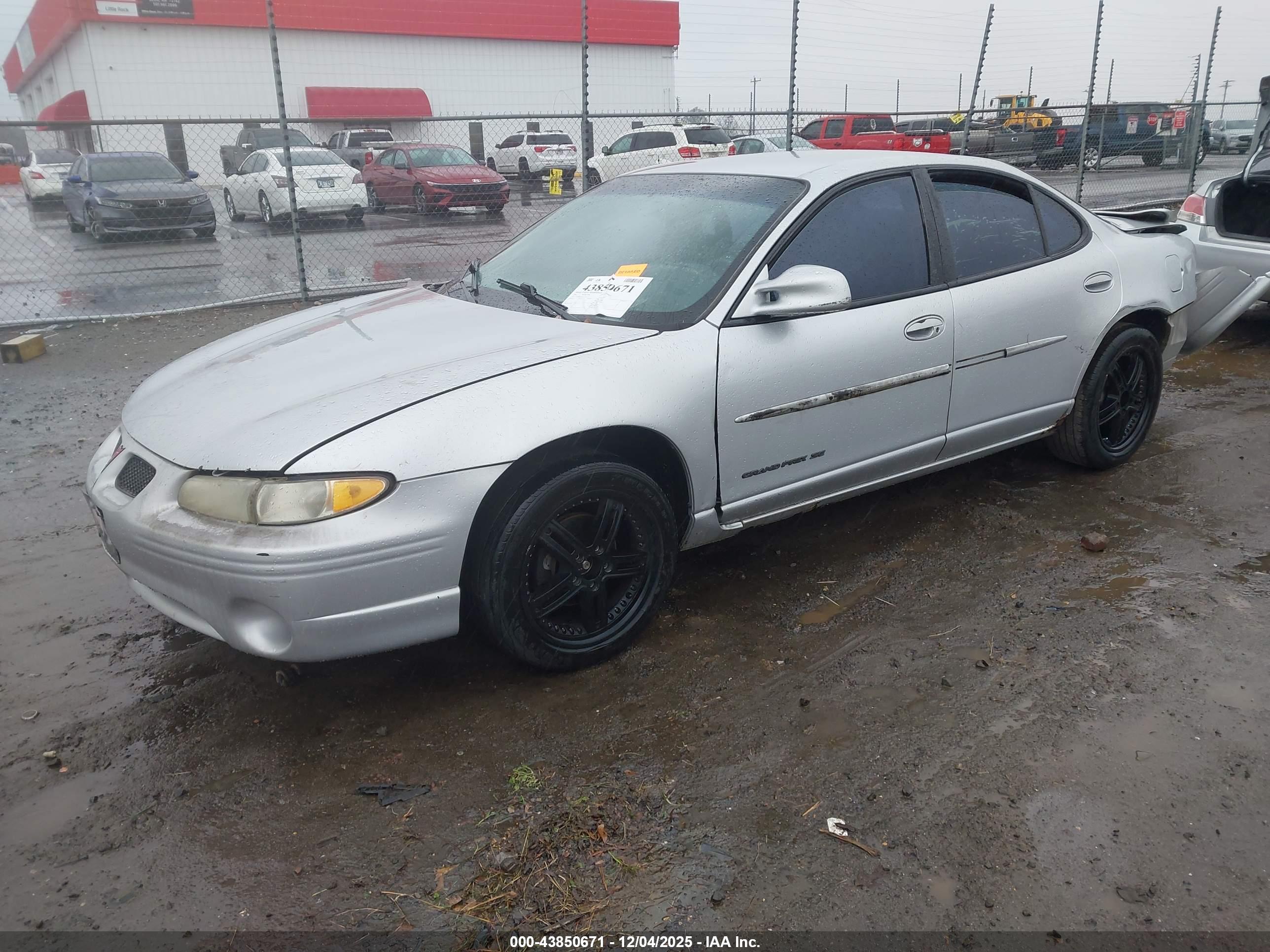 PONTIAC GRAND image 2