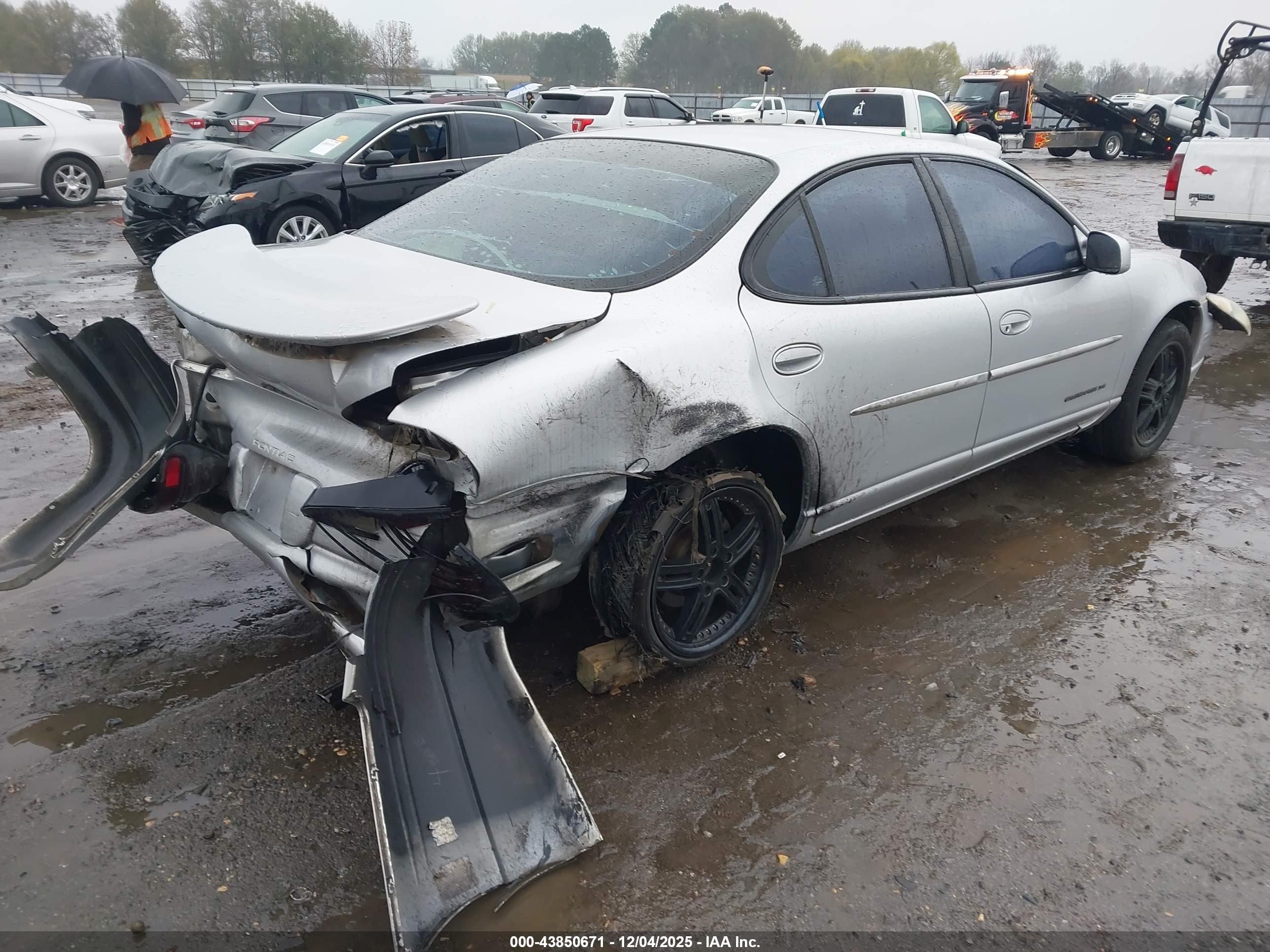 PONTIAC GRAND image 4