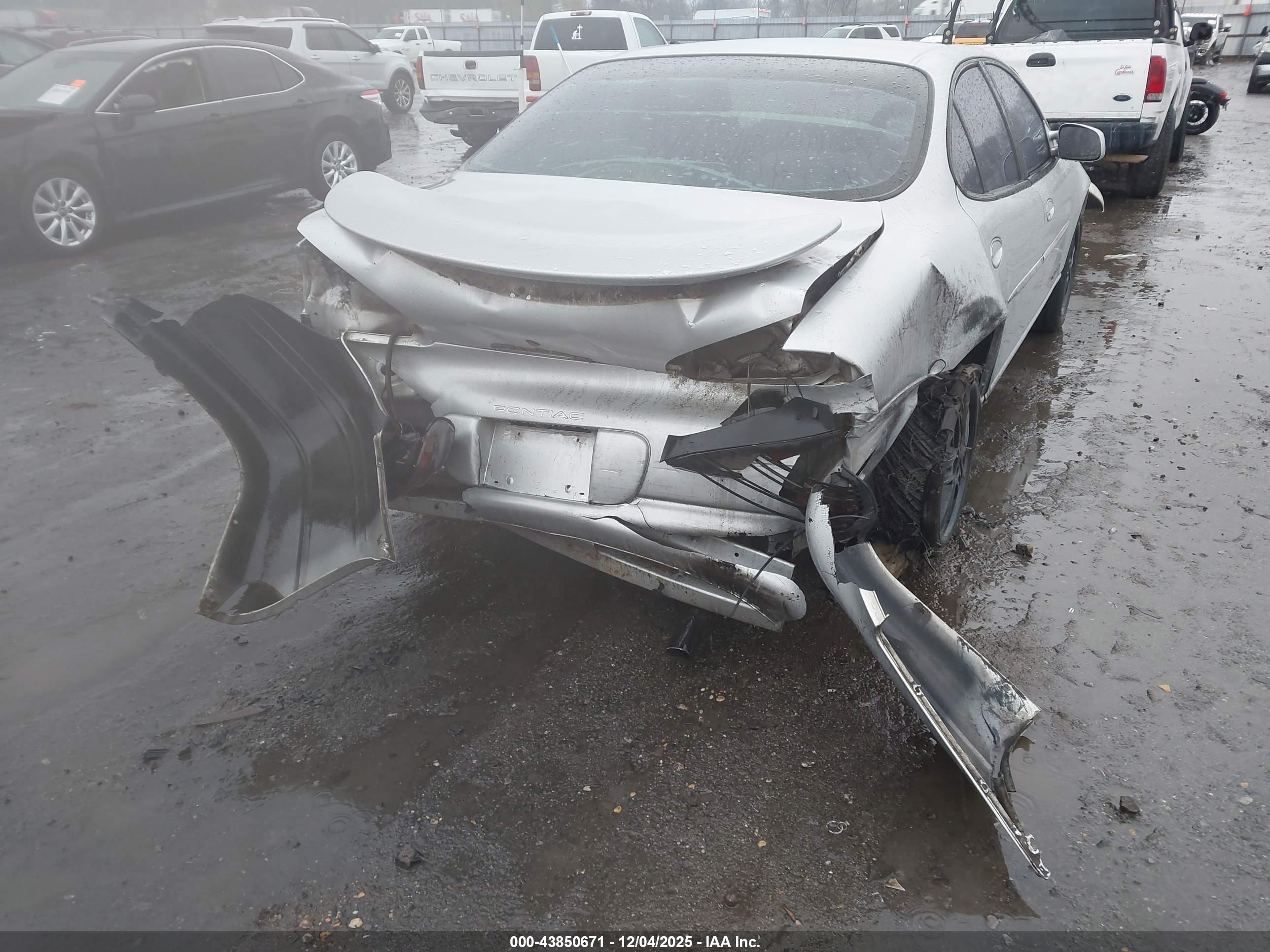 PONTIAC GRAND image 6