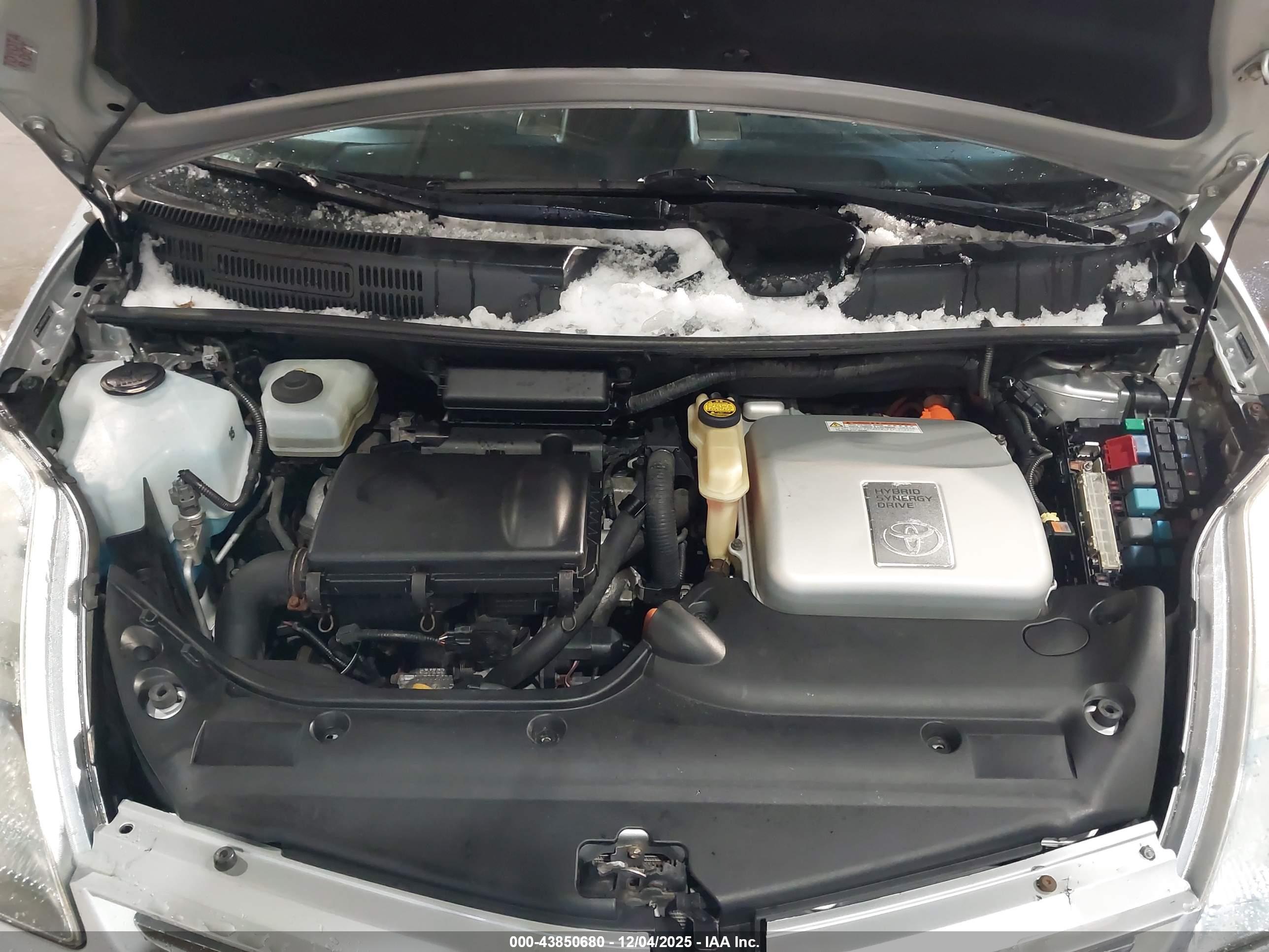 TOYOTA PRIUS image 10