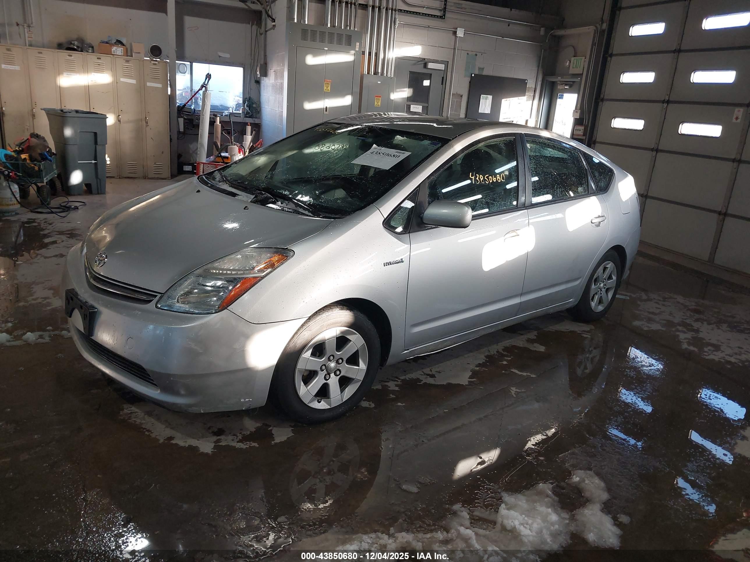 TOYOTA PRIUS image 2