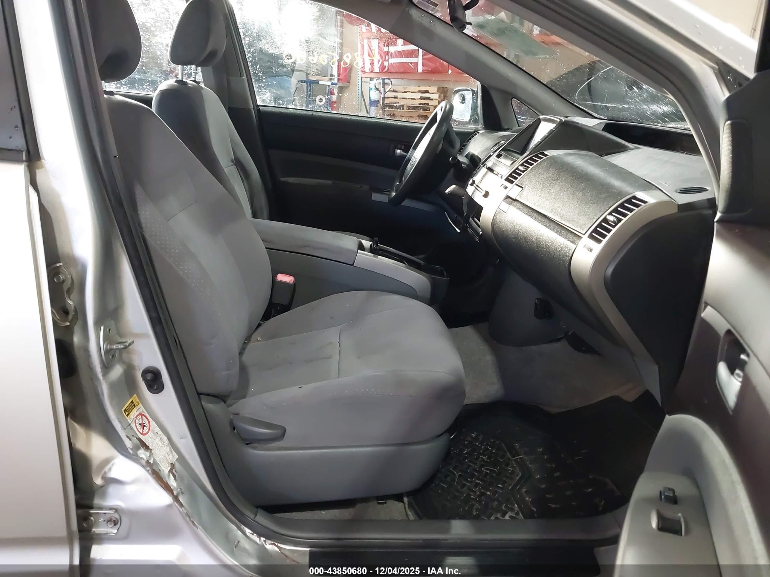 TOYOTA PRIUS image 5