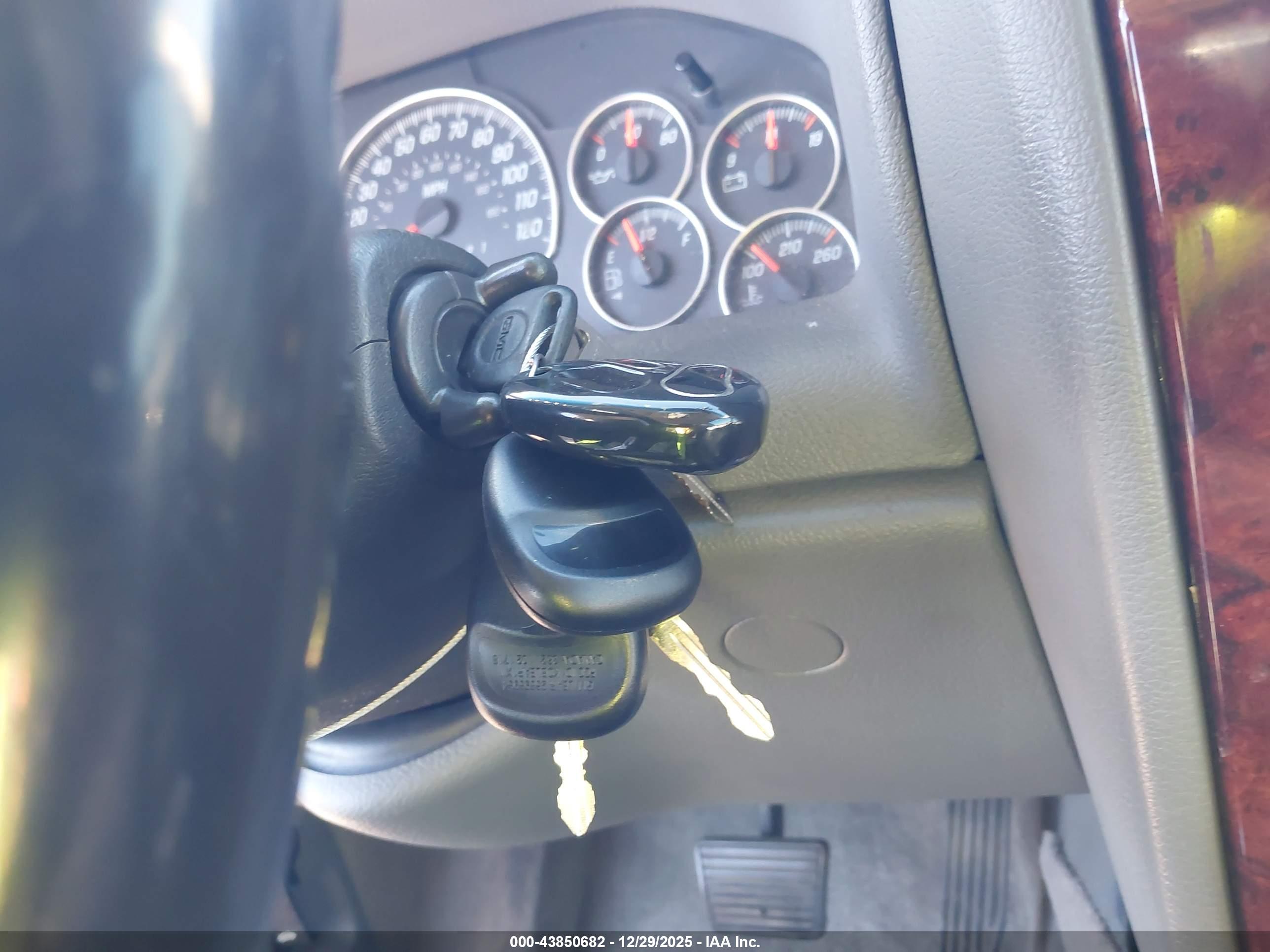 GMC ENVOY image 11