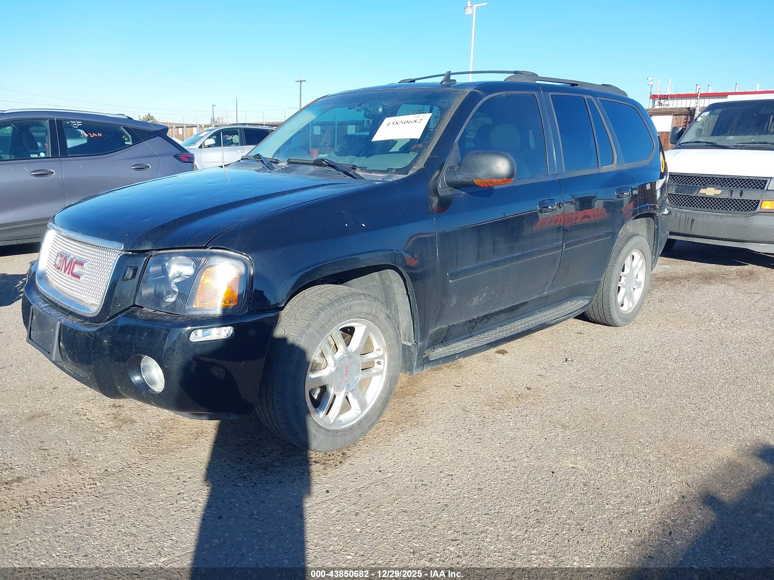 GMC ENVOY image 2