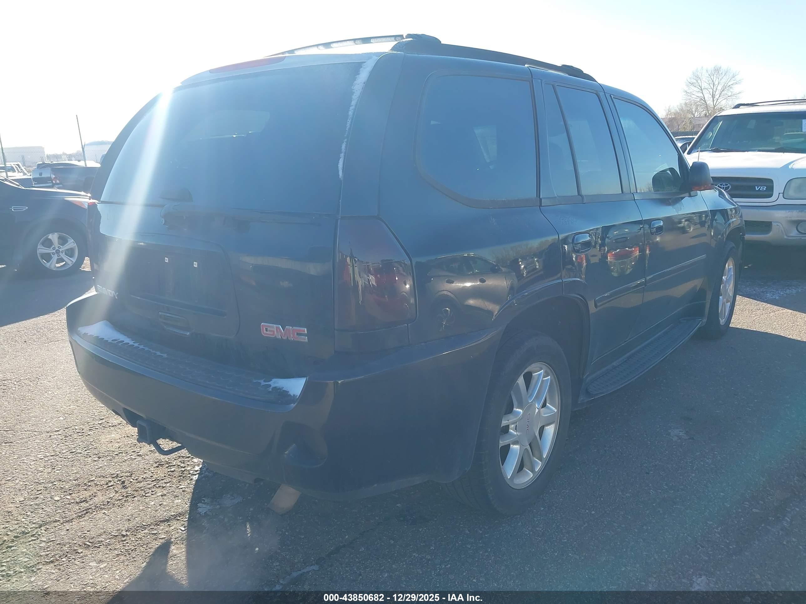 GMC ENVOY image 4