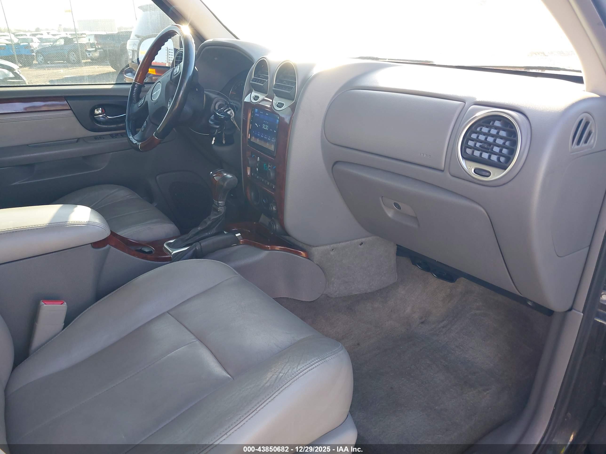 GMC ENVOY image 5