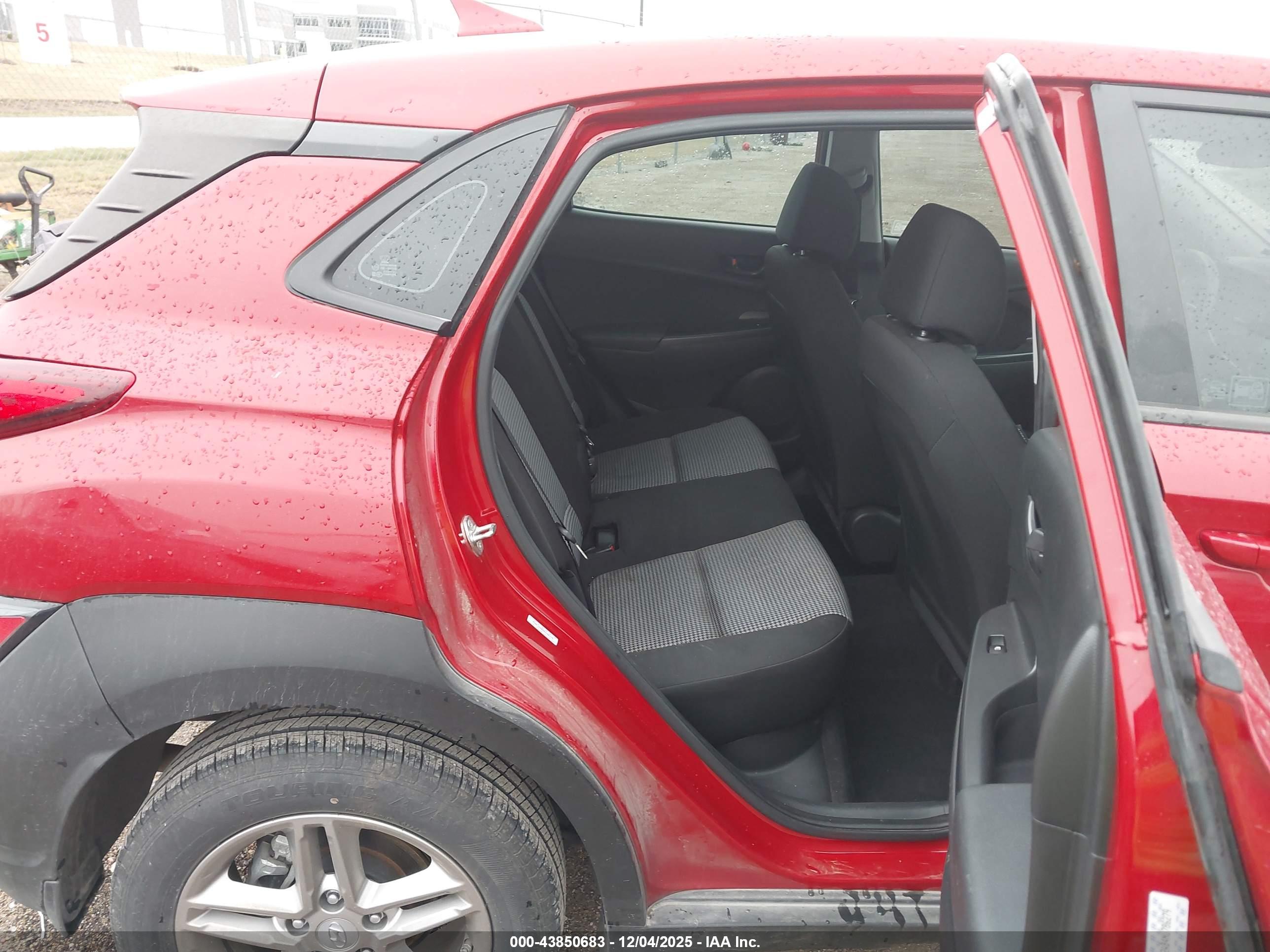 HYUNDAI KONA image 8