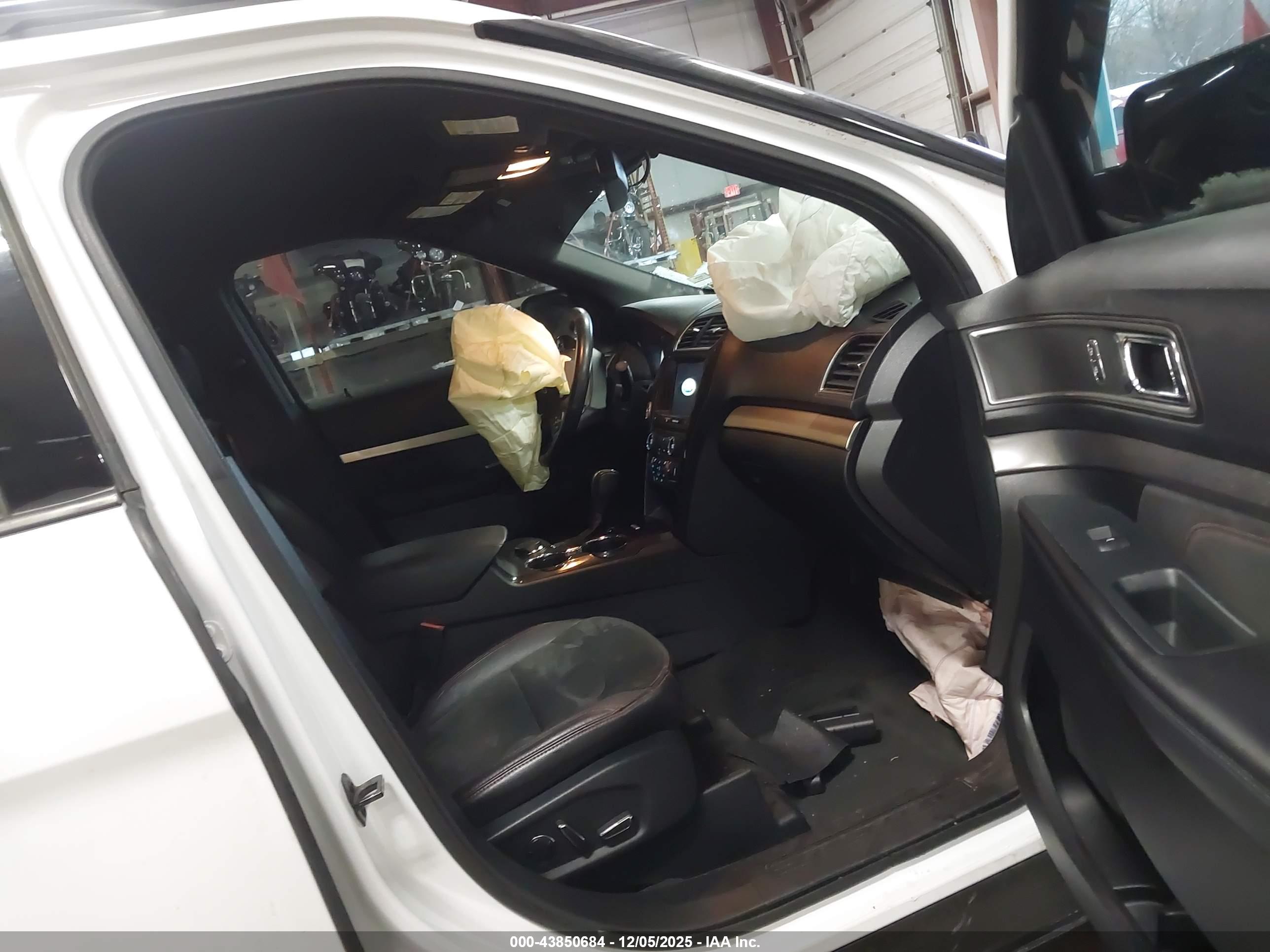 FORD EXPLORER image 5