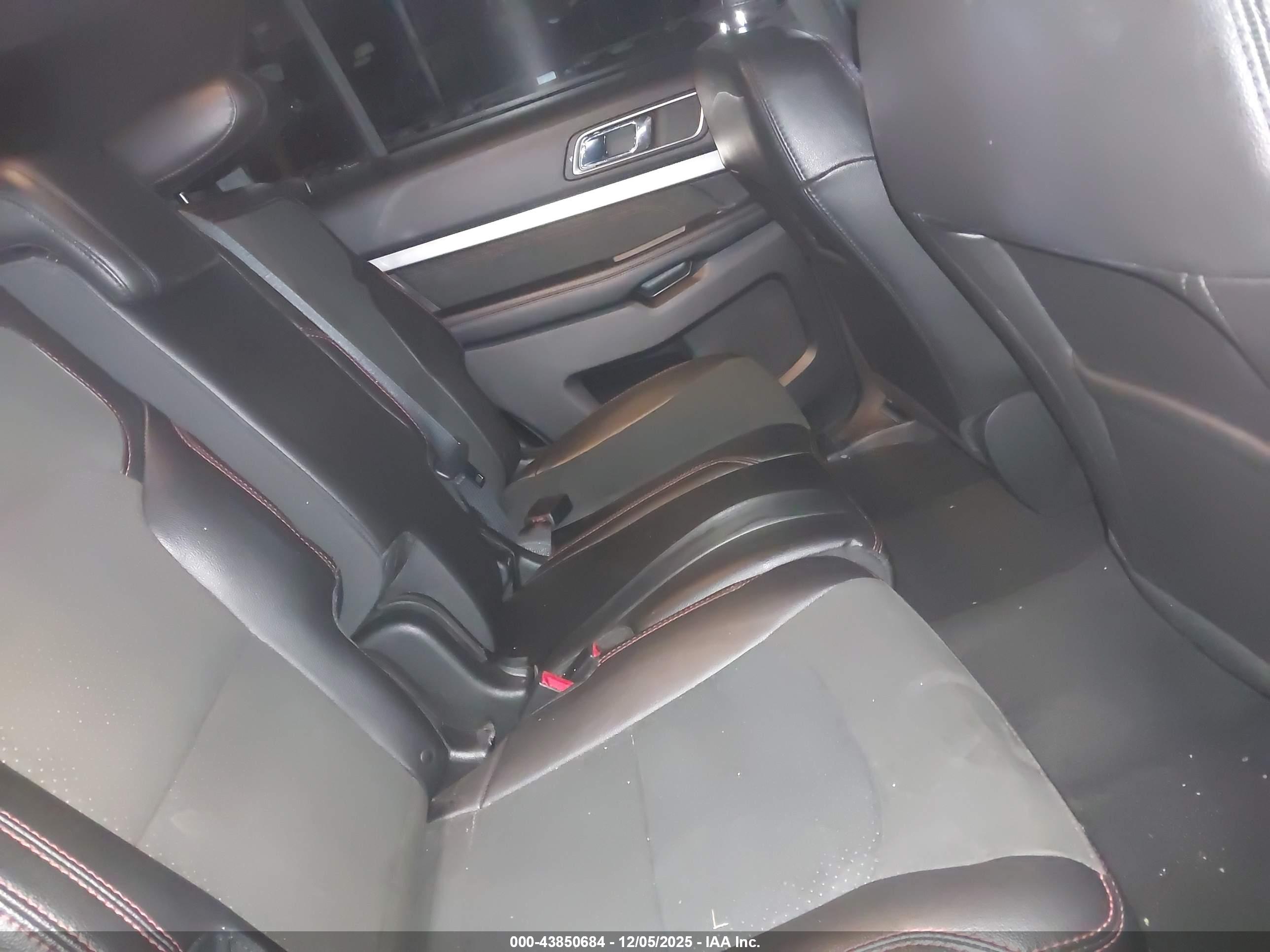 FORD EXPLORER image 8