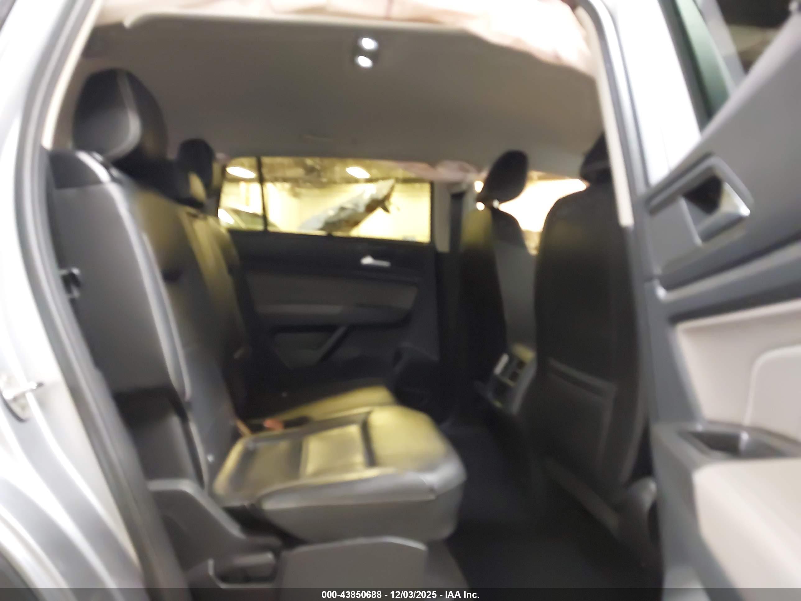 VOLKSWAGEN ATLAS image 8