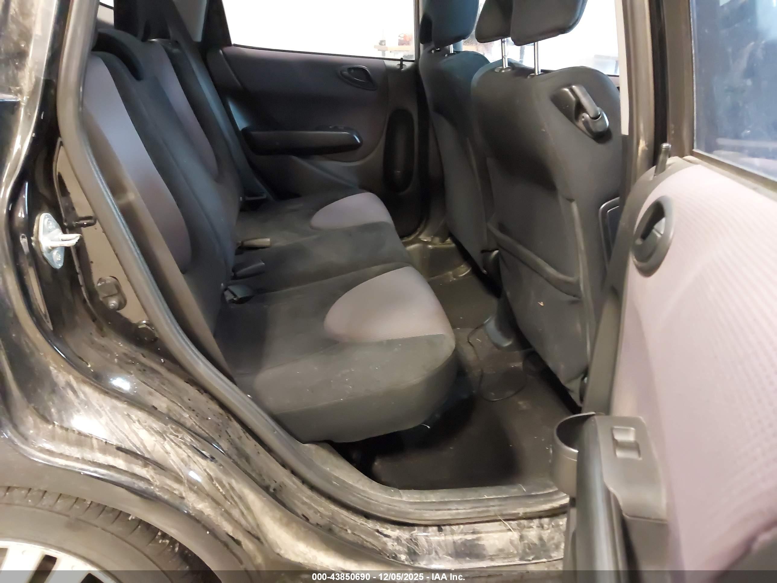 HONDA FIT image 8