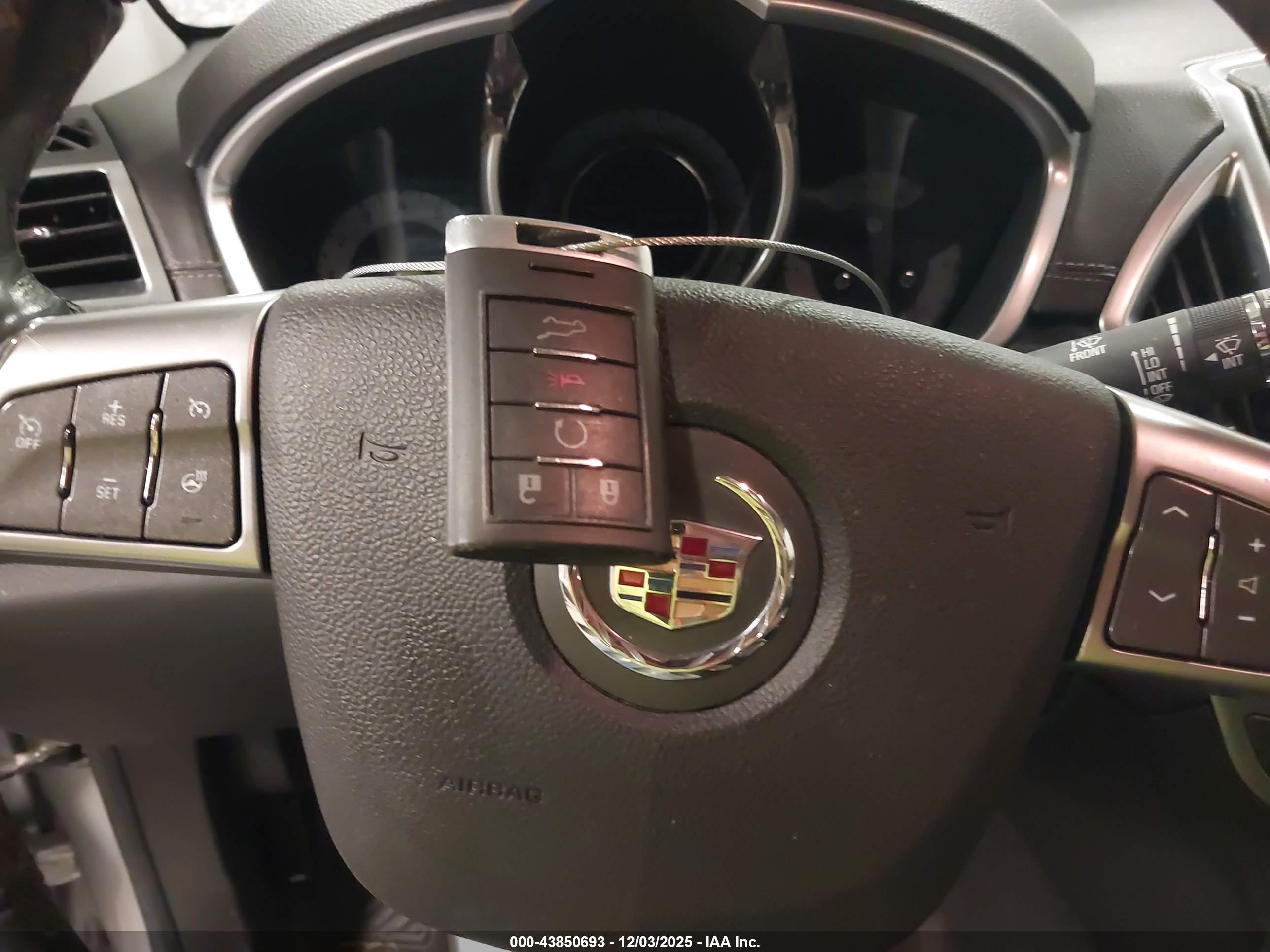 CADILLAC SRX image 11