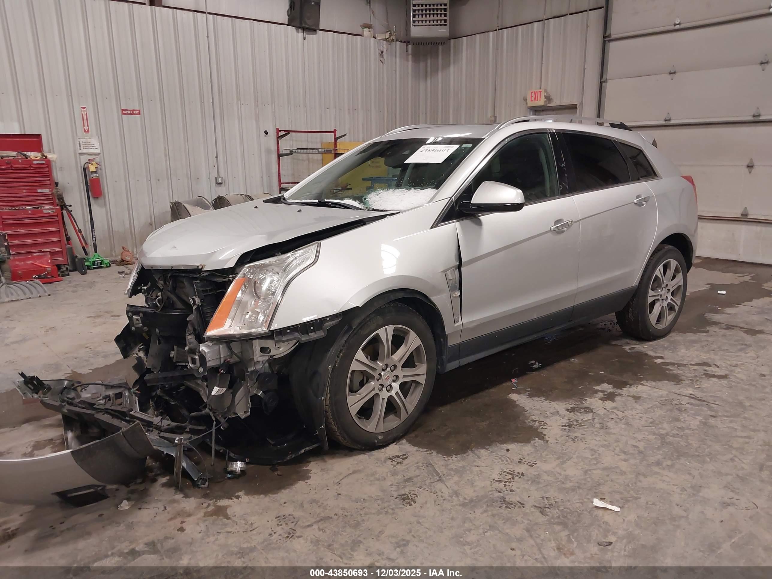 CADILLAC SRX image 2