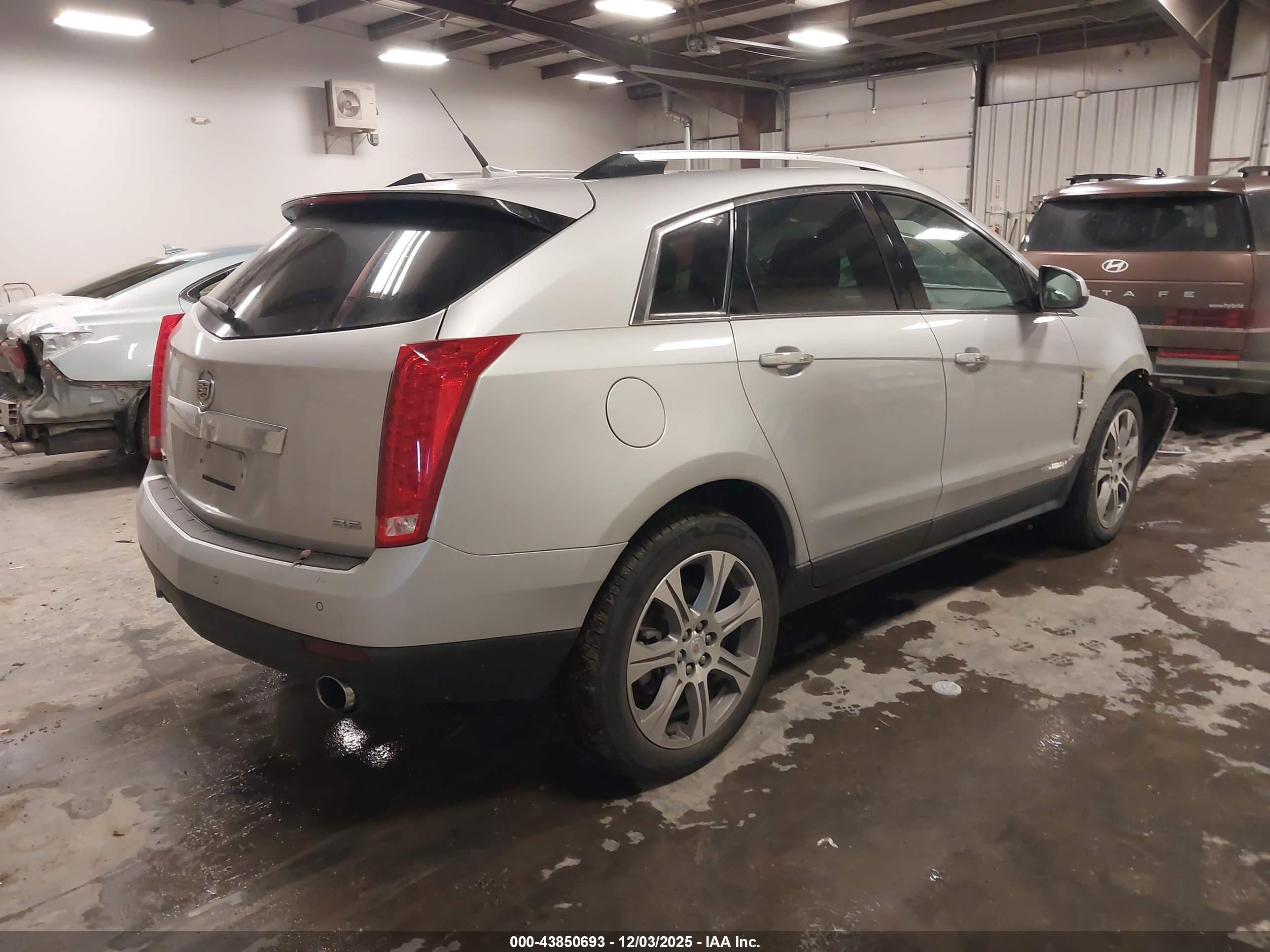 CADILLAC SRX image 4