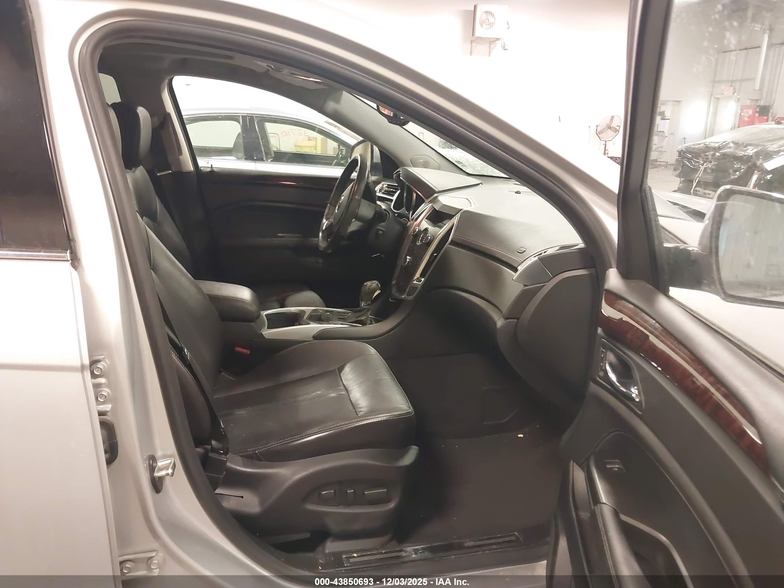 CADILLAC SRX image 5