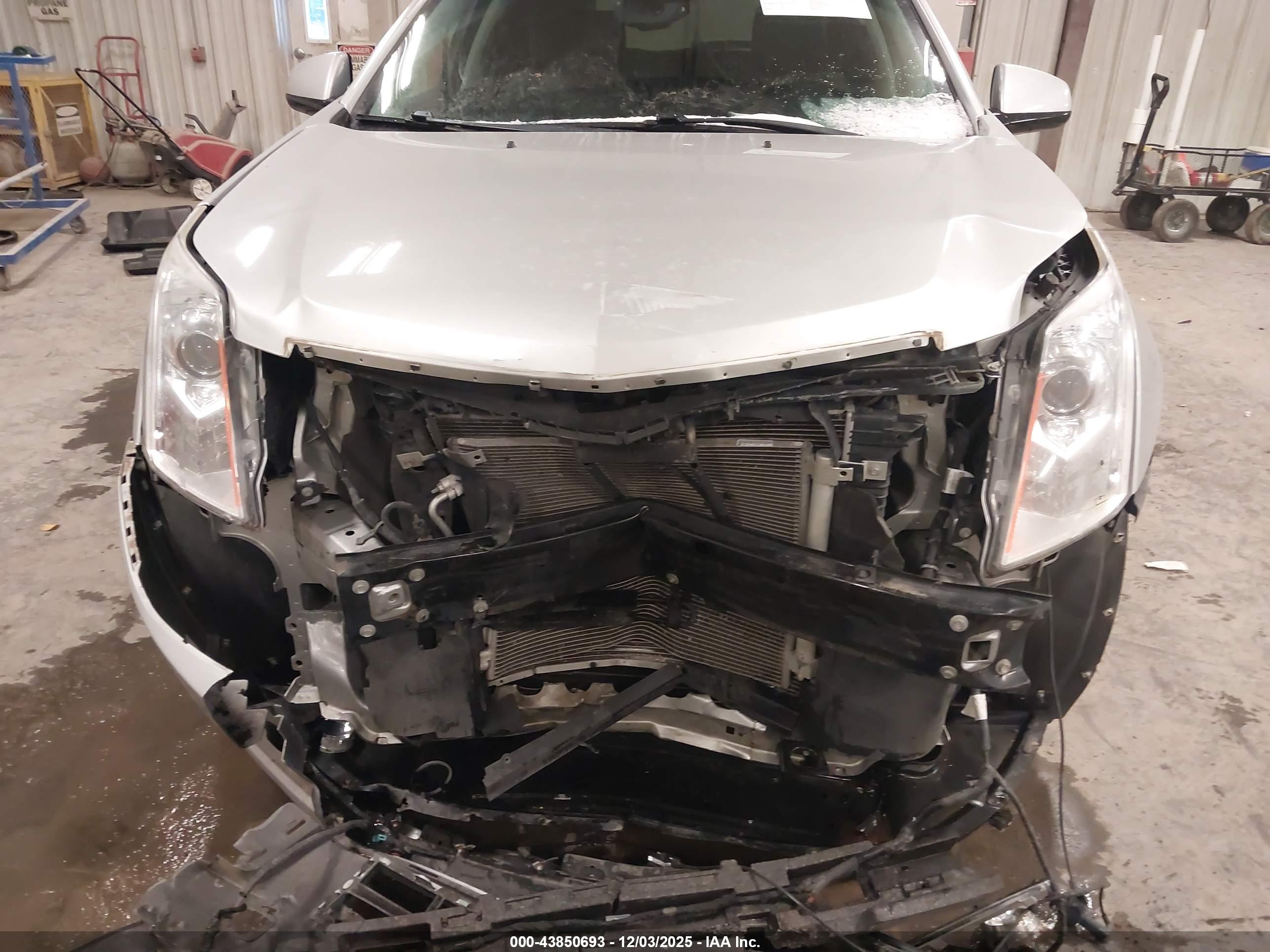 CADILLAC SRX image 6