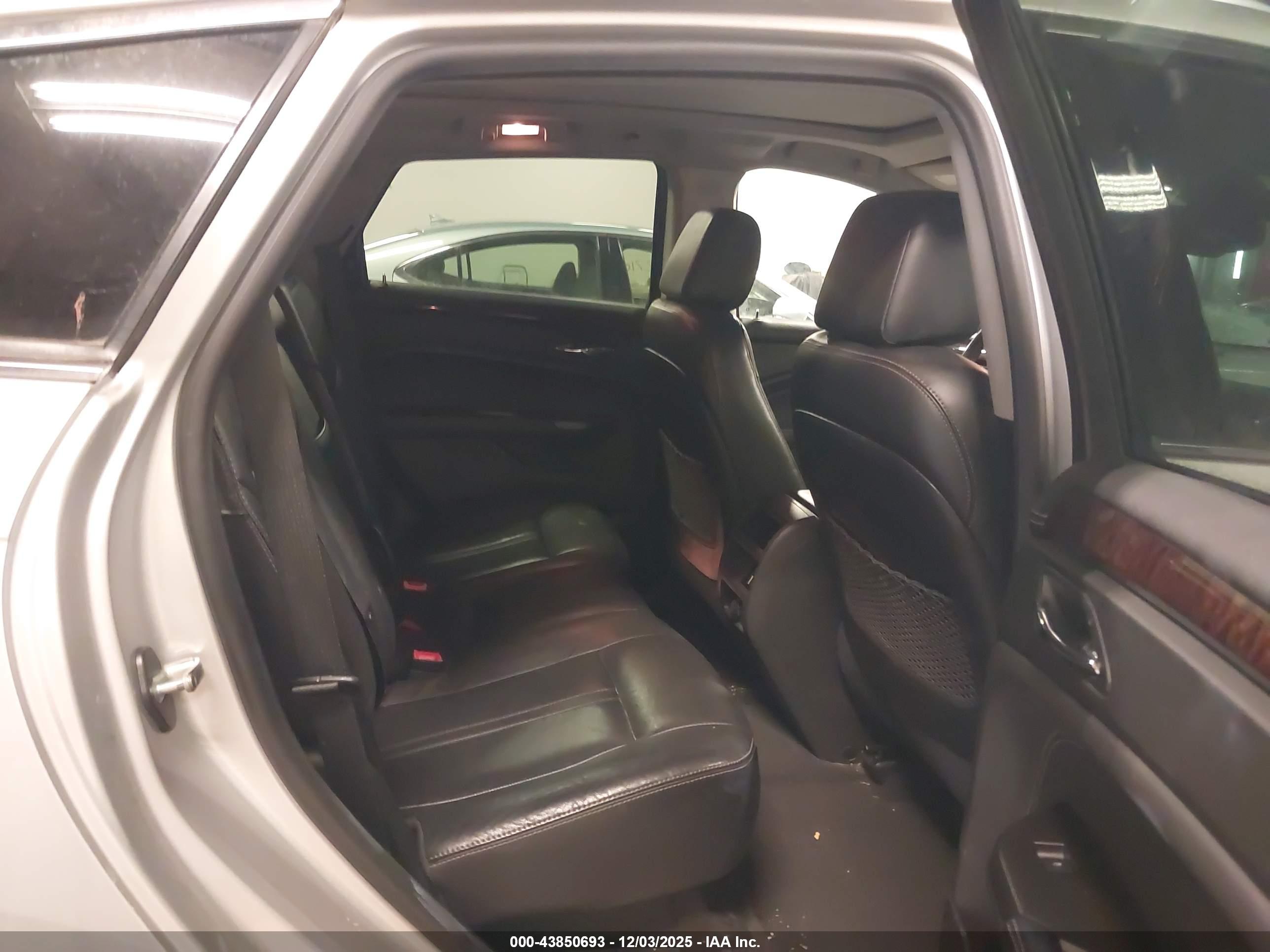 CADILLAC SRX image 8