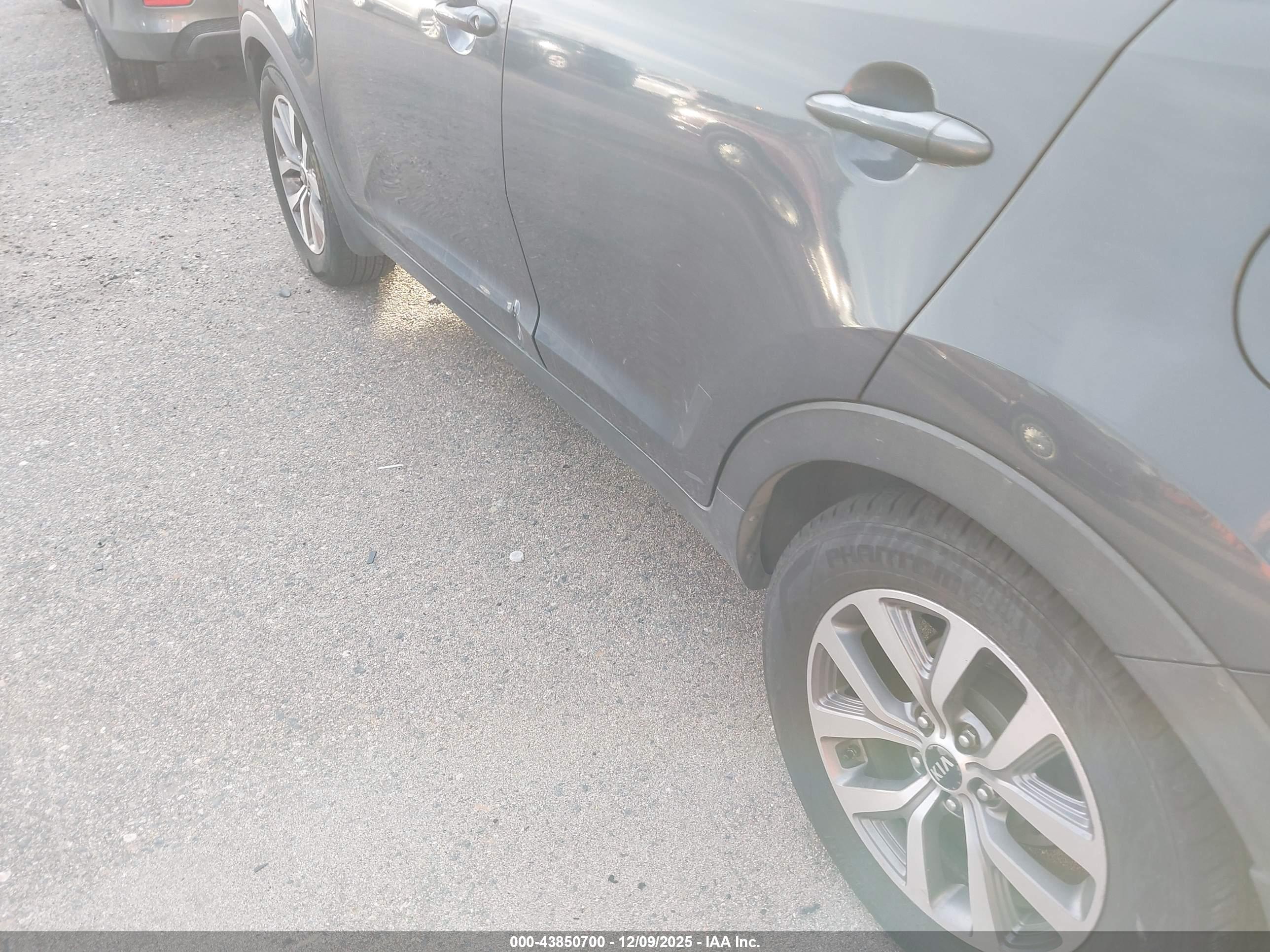 KIA SPORTAGE image 6