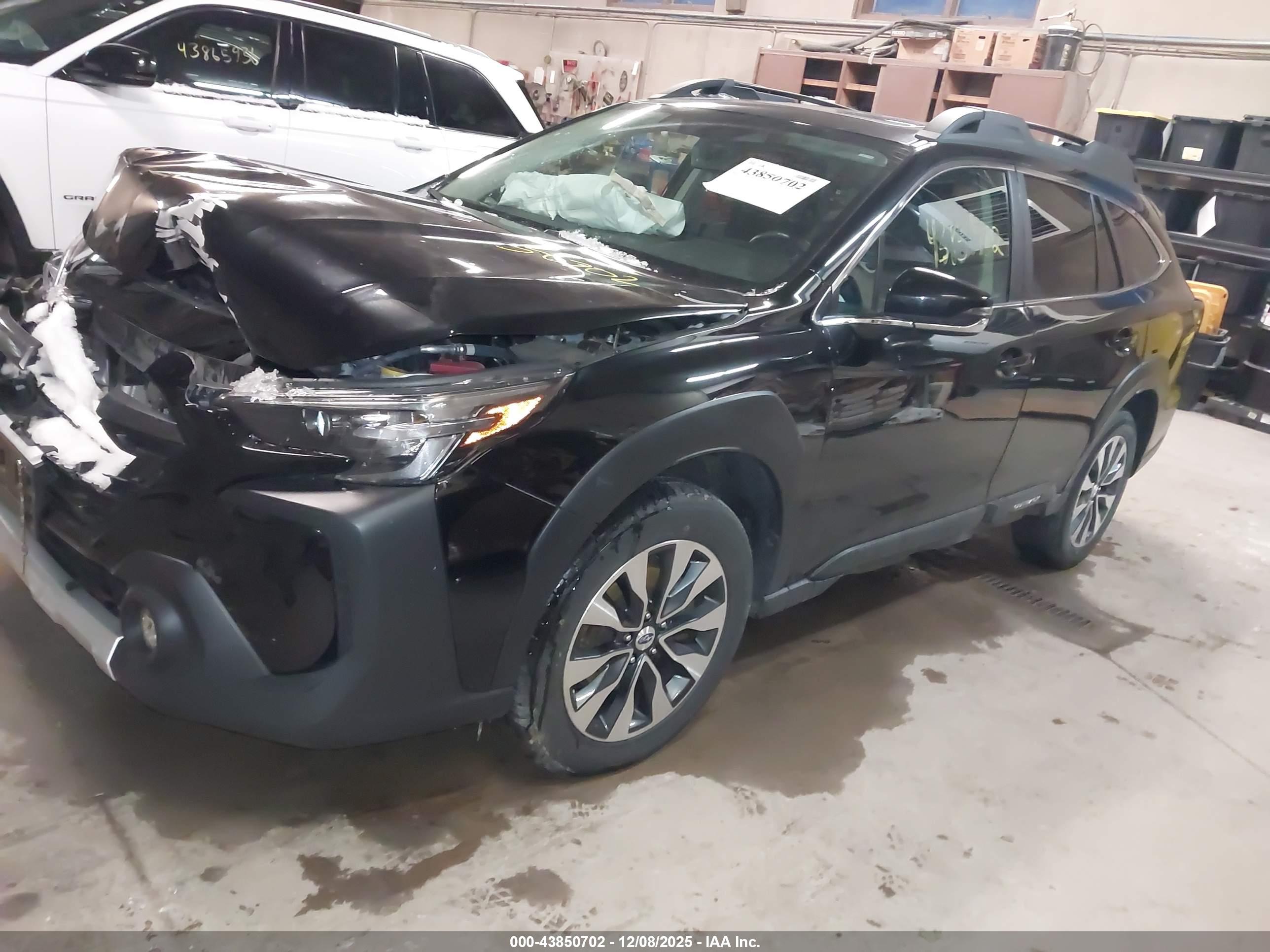 SUBARU OUTBACK image 2