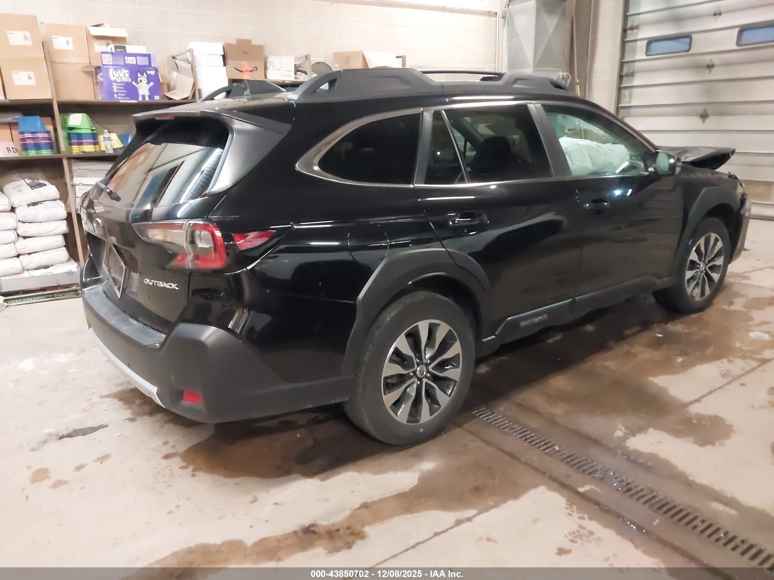 SUBARU OUTBACK image 4