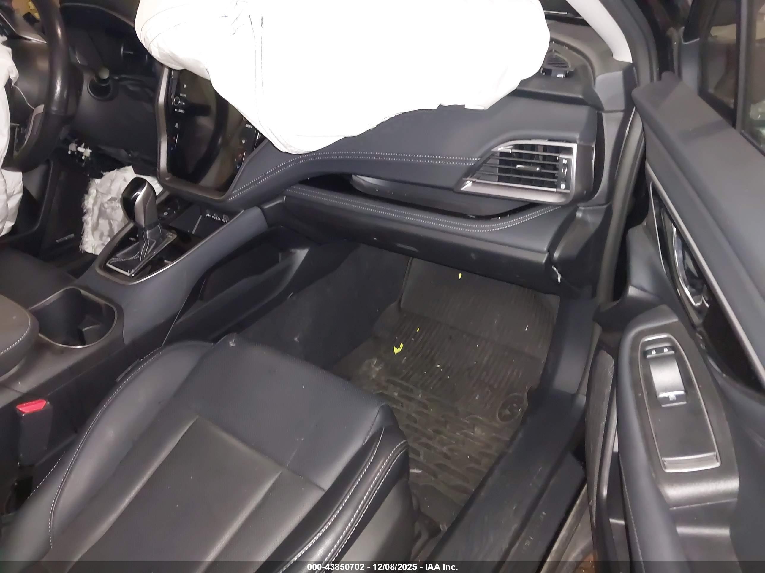 SUBARU OUTBACK image 5