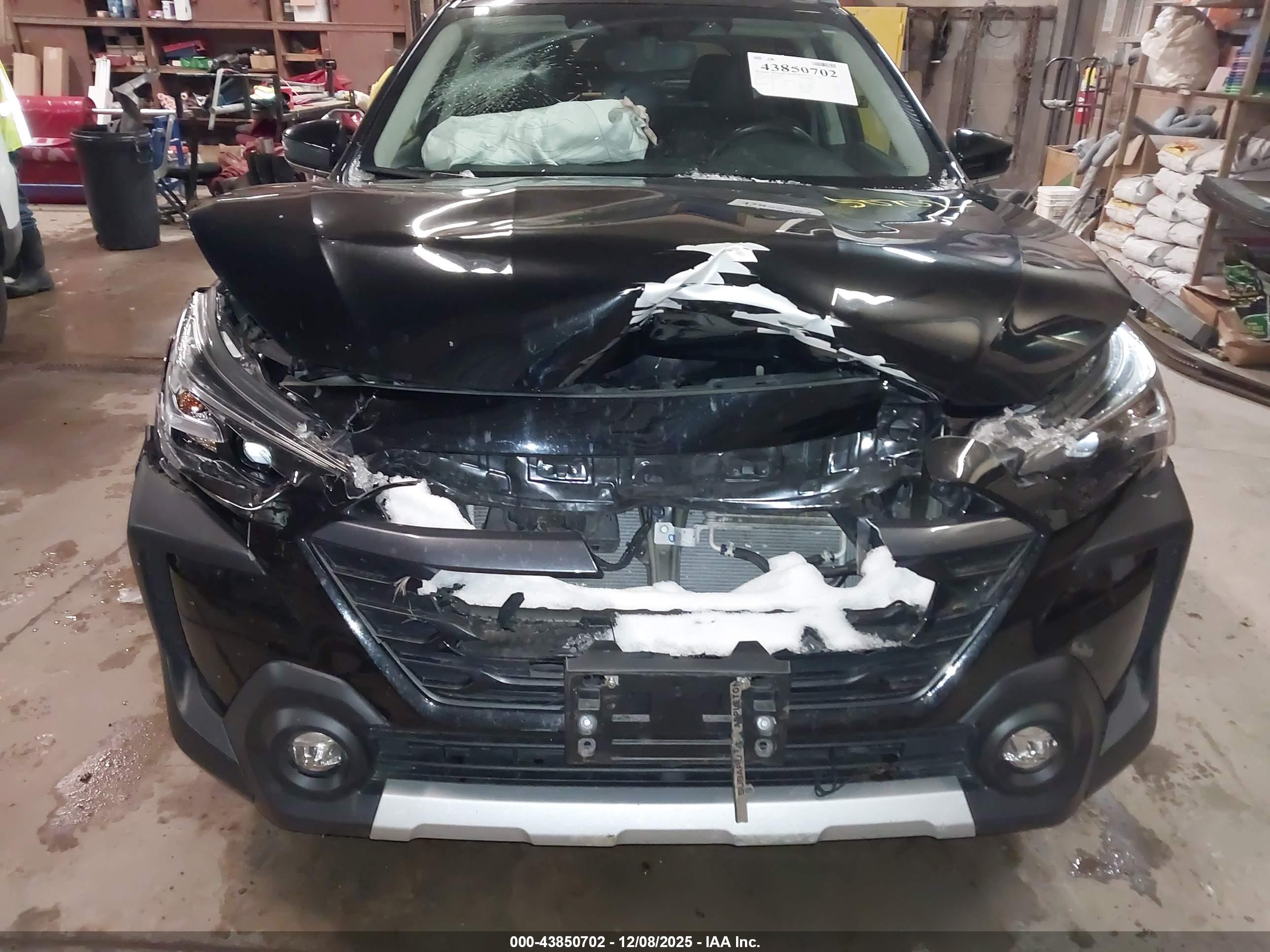 SUBARU OUTBACK image 6