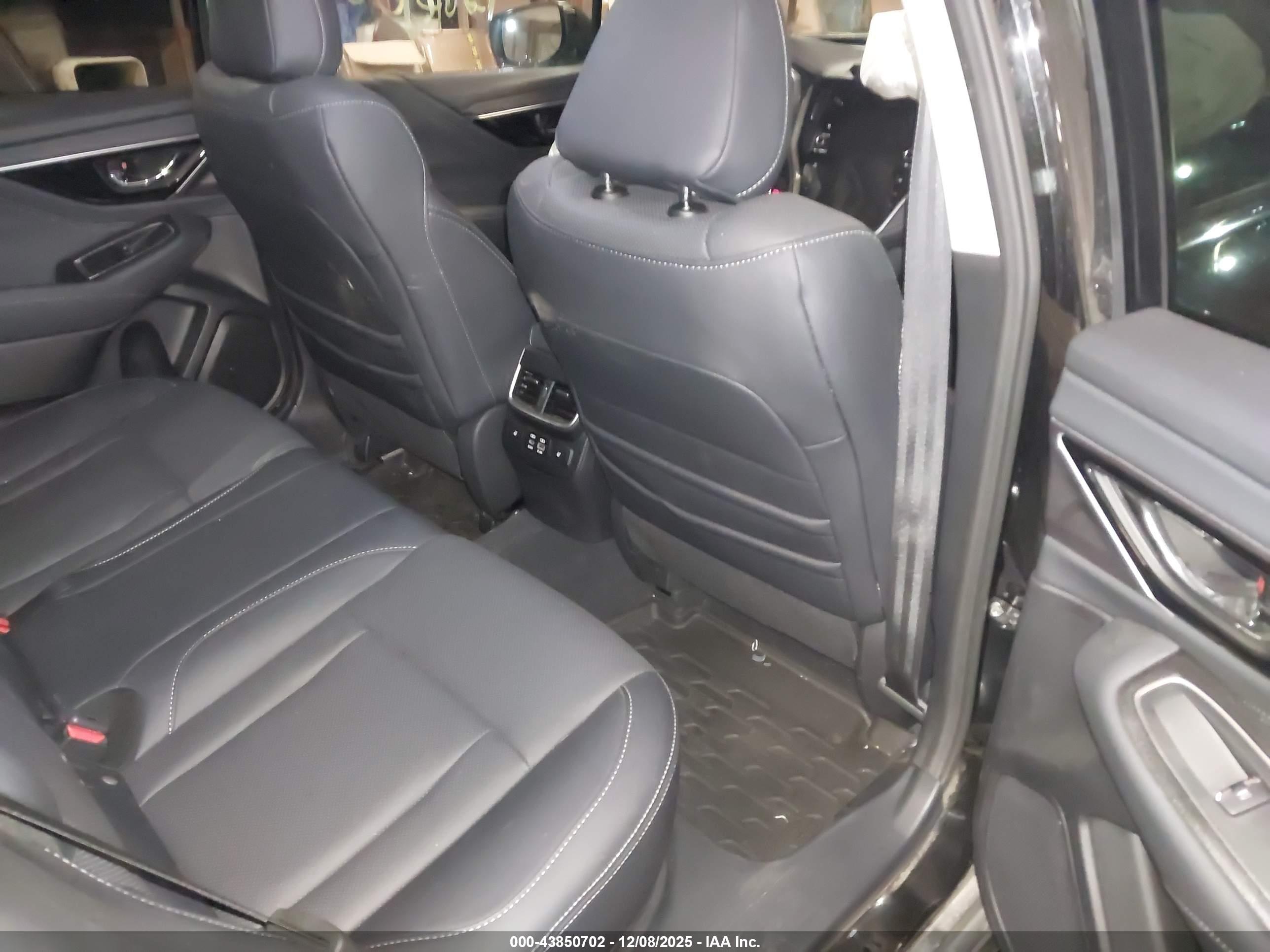 SUBARU OUTBACK image 8