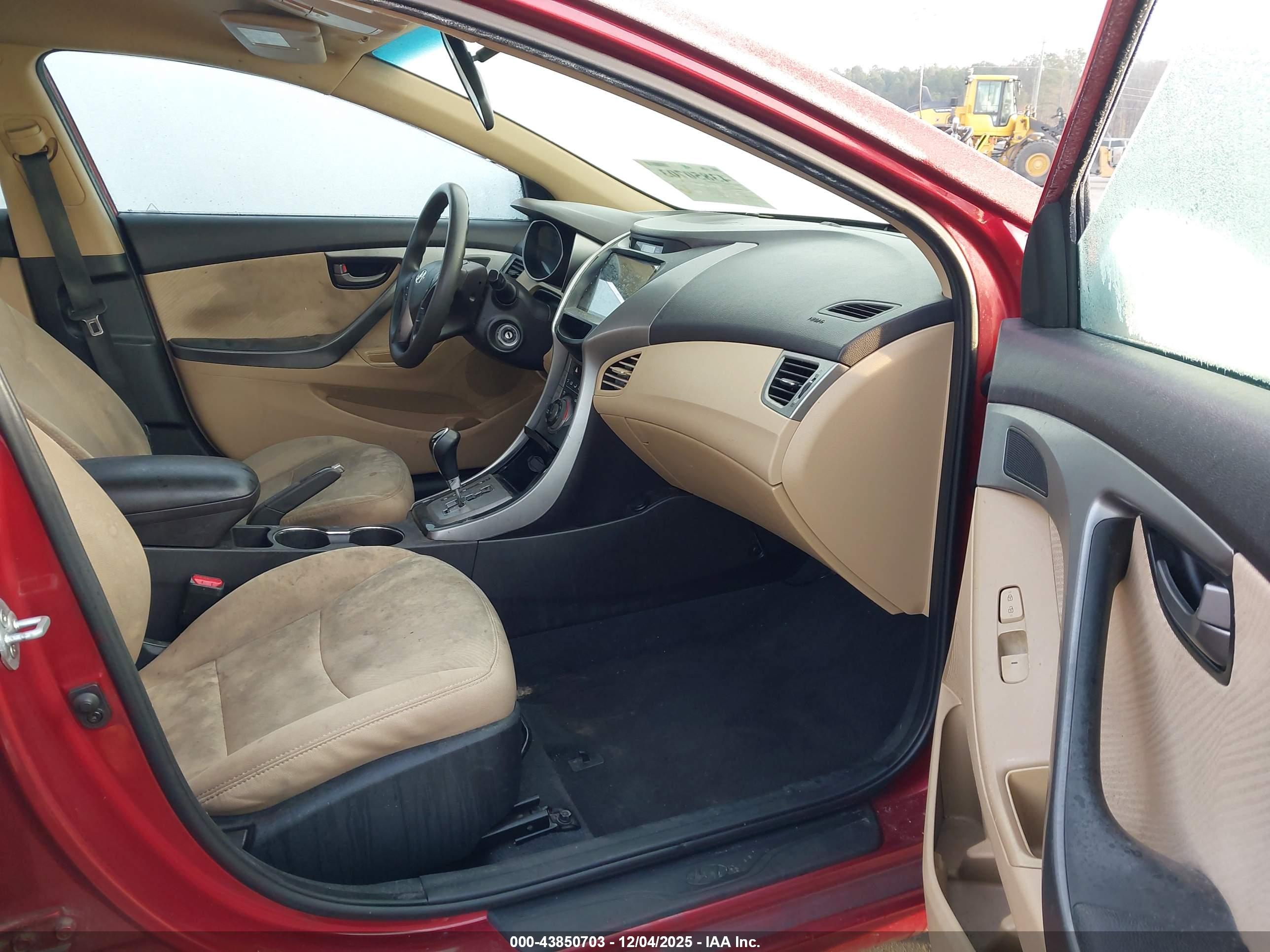 HYUNDAI ELANTRA image 5