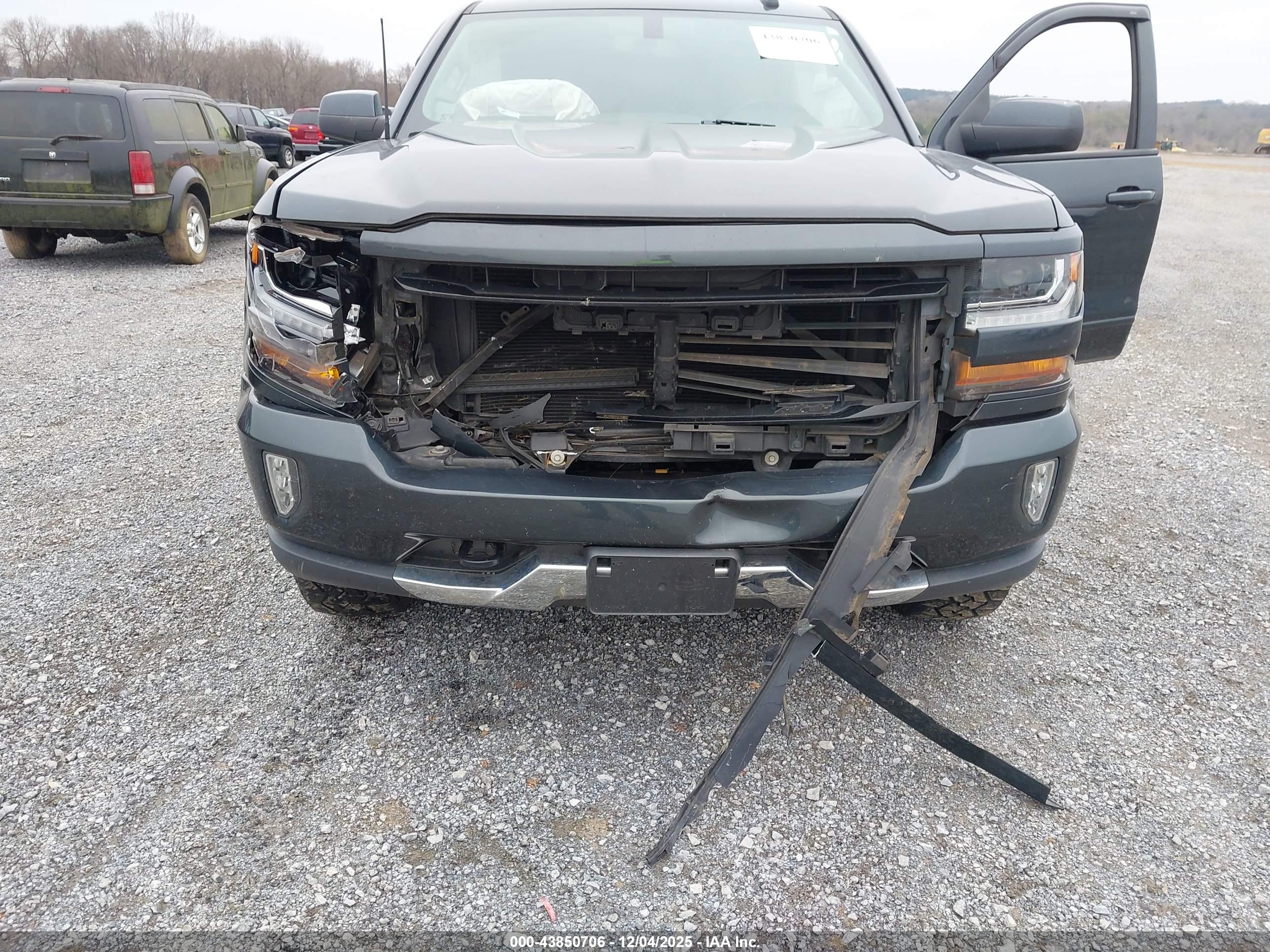 CHEVROLET SILVERADO image 6