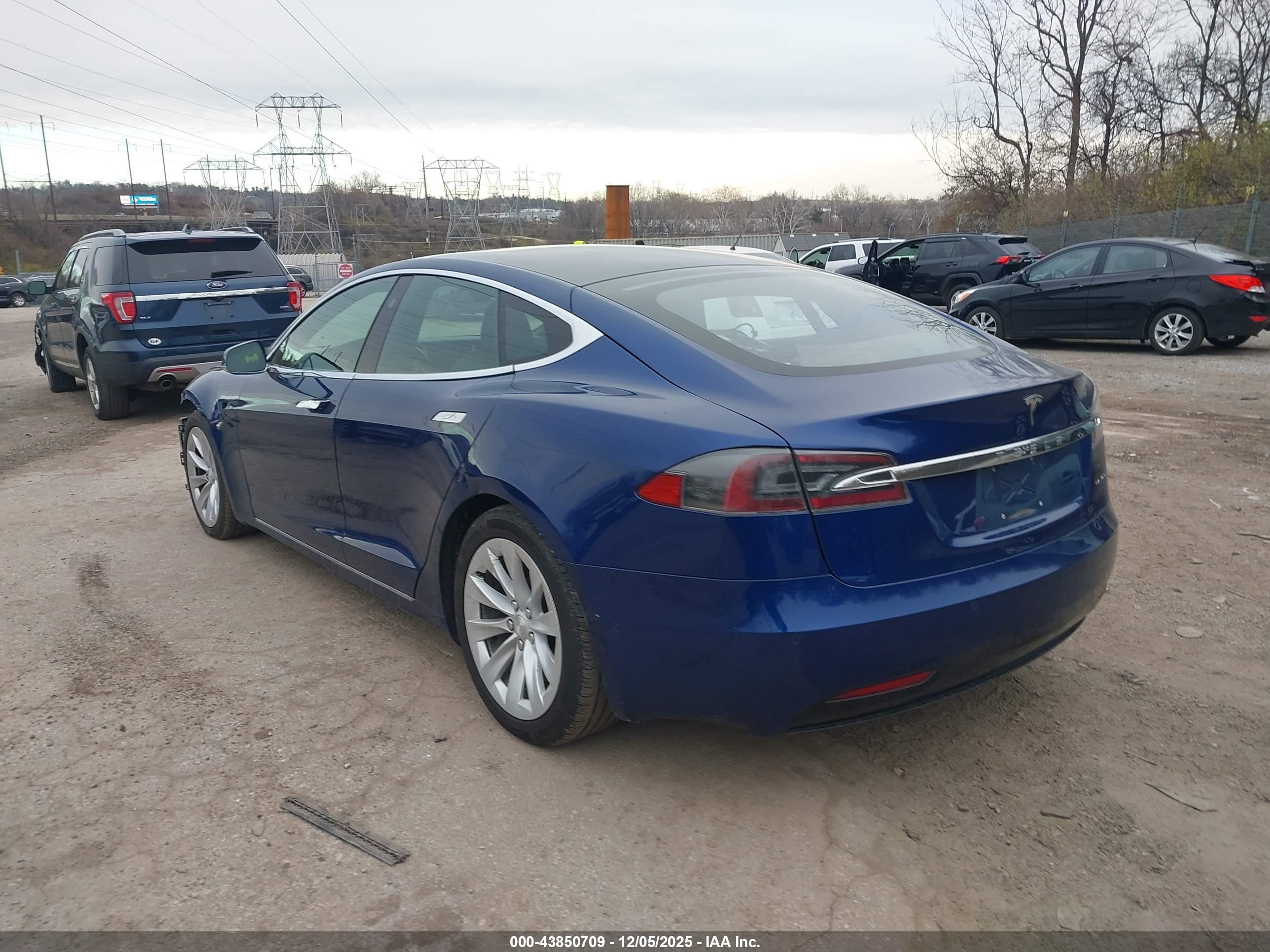 TESLA MODEL image 3
