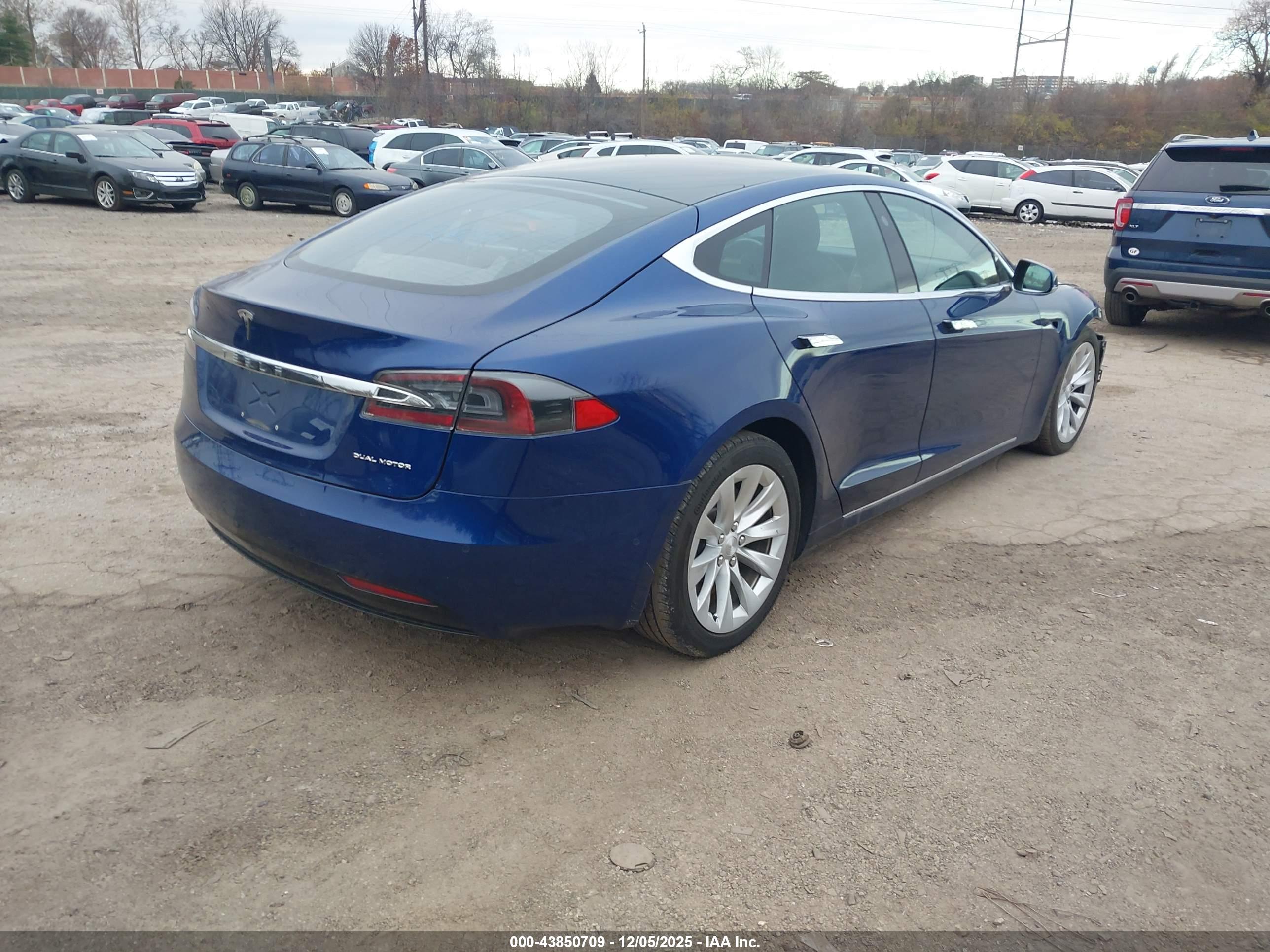 TESLA MODEL image 4