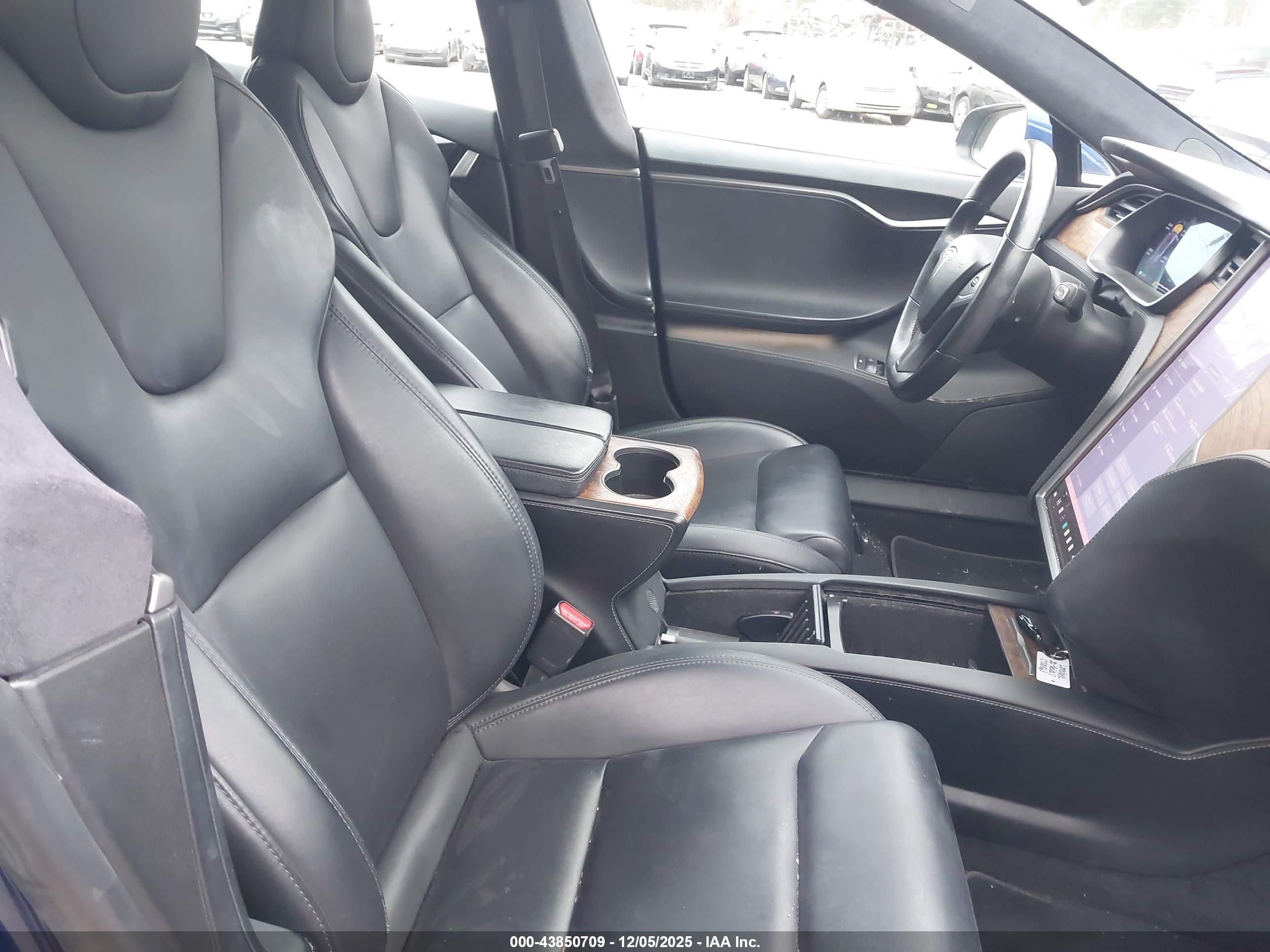 TESLA MODEL image 5