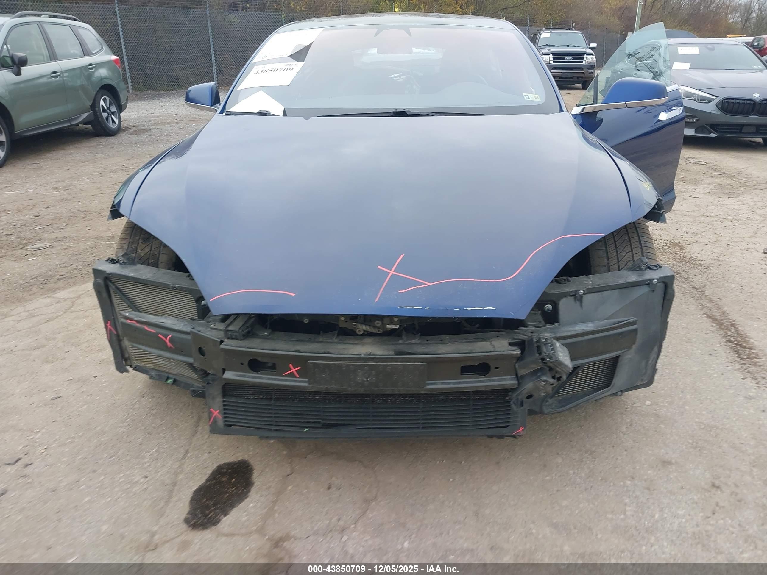 TESLA MODEL image 6