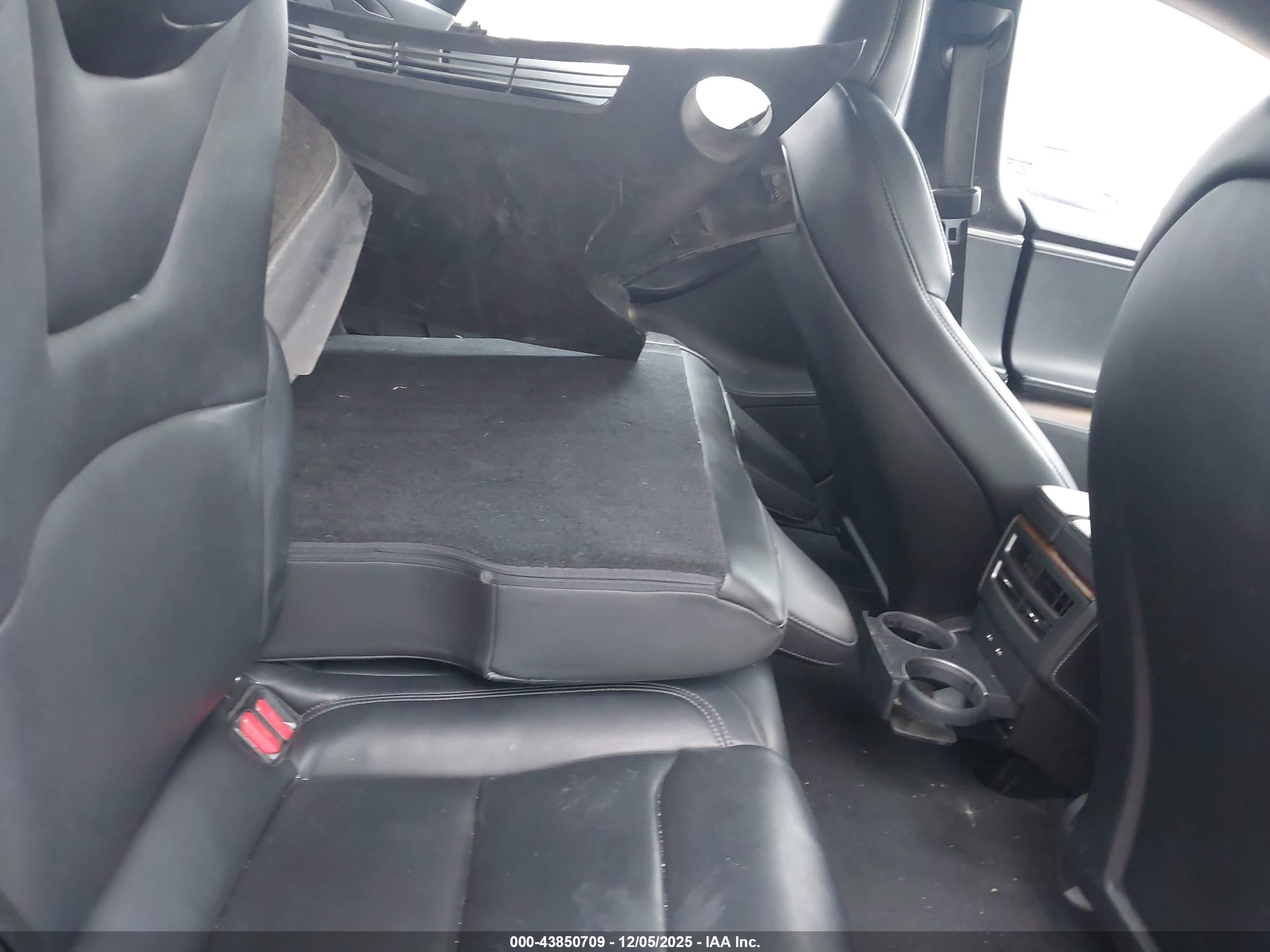 TESLA MODEL image 8