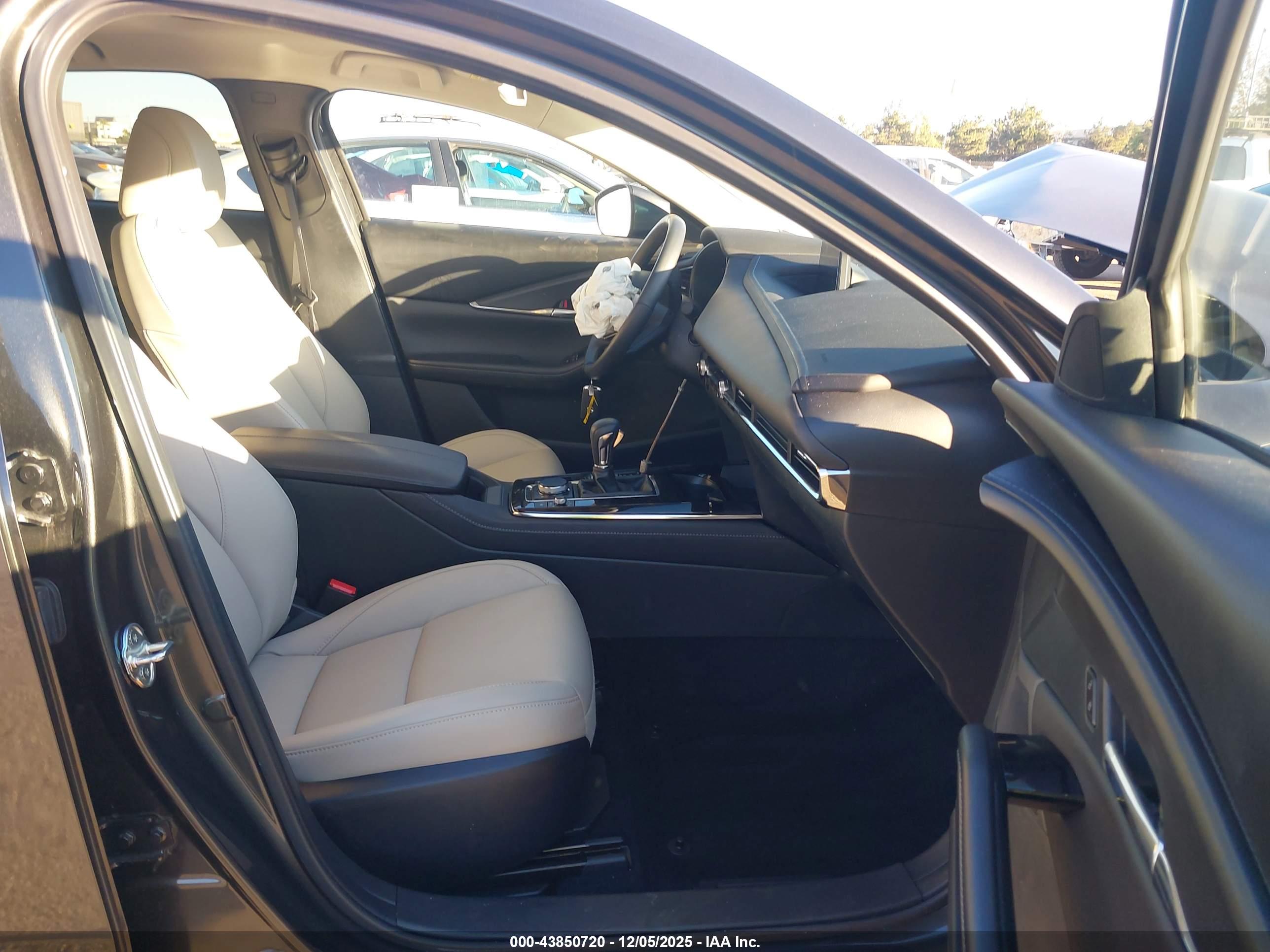 MAZDA CX-30 image 5