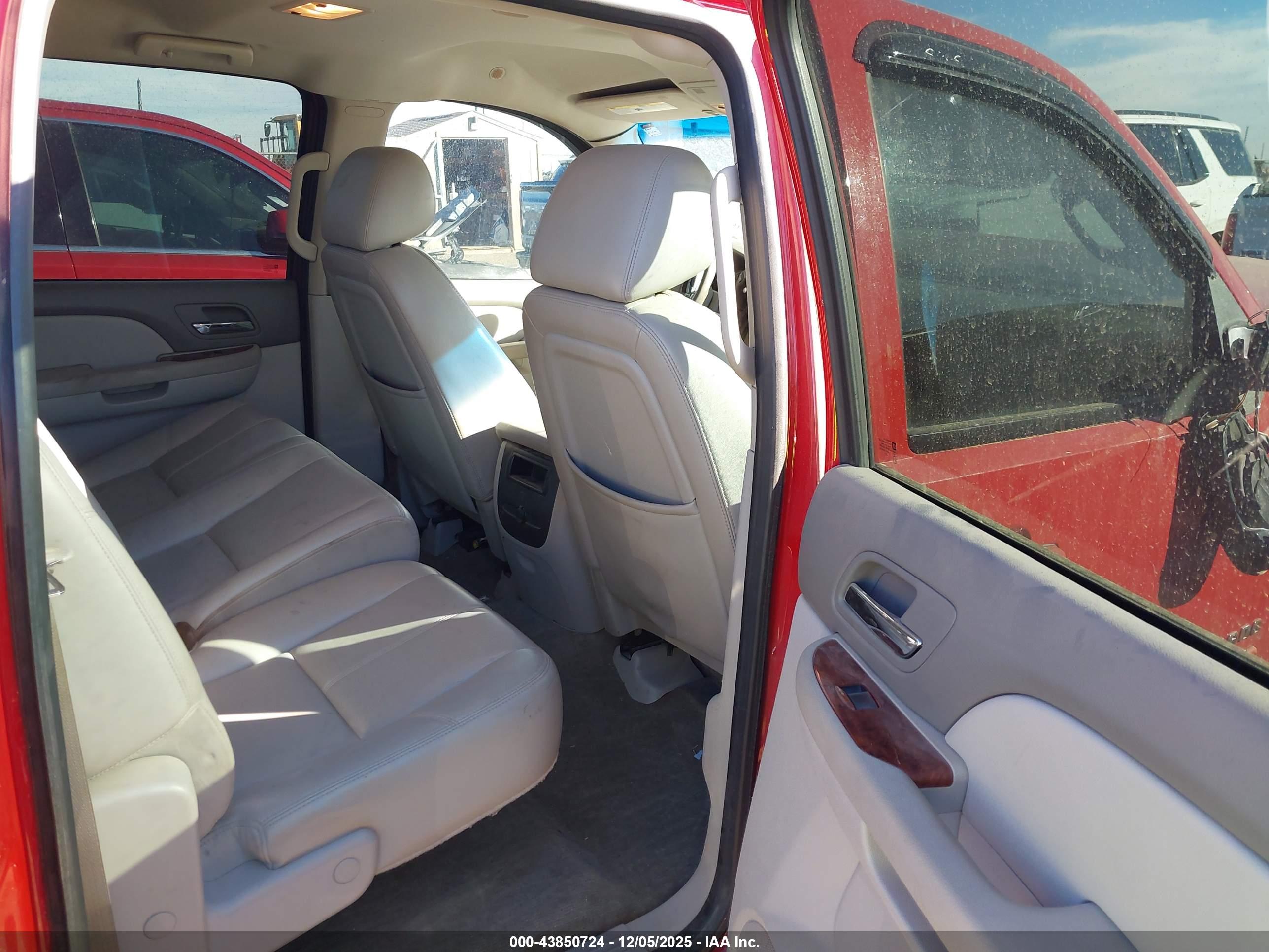 CHEVROLET SILVERADO image 8