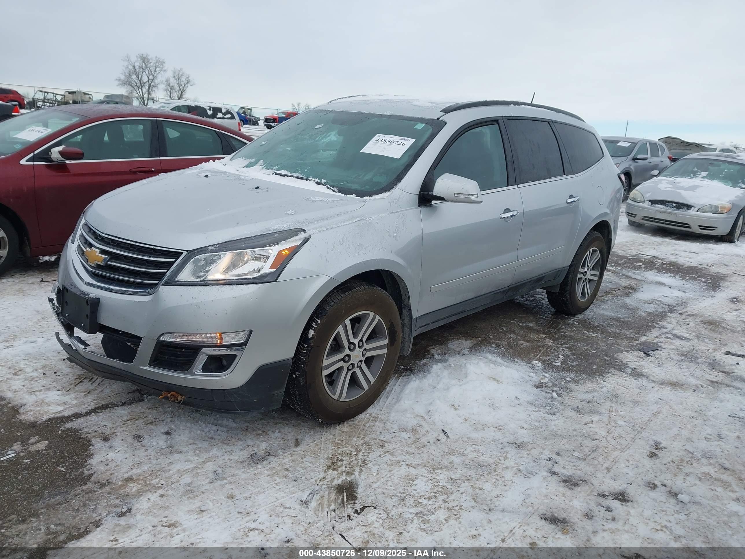 CHEVROLET TRAVERSE image 2