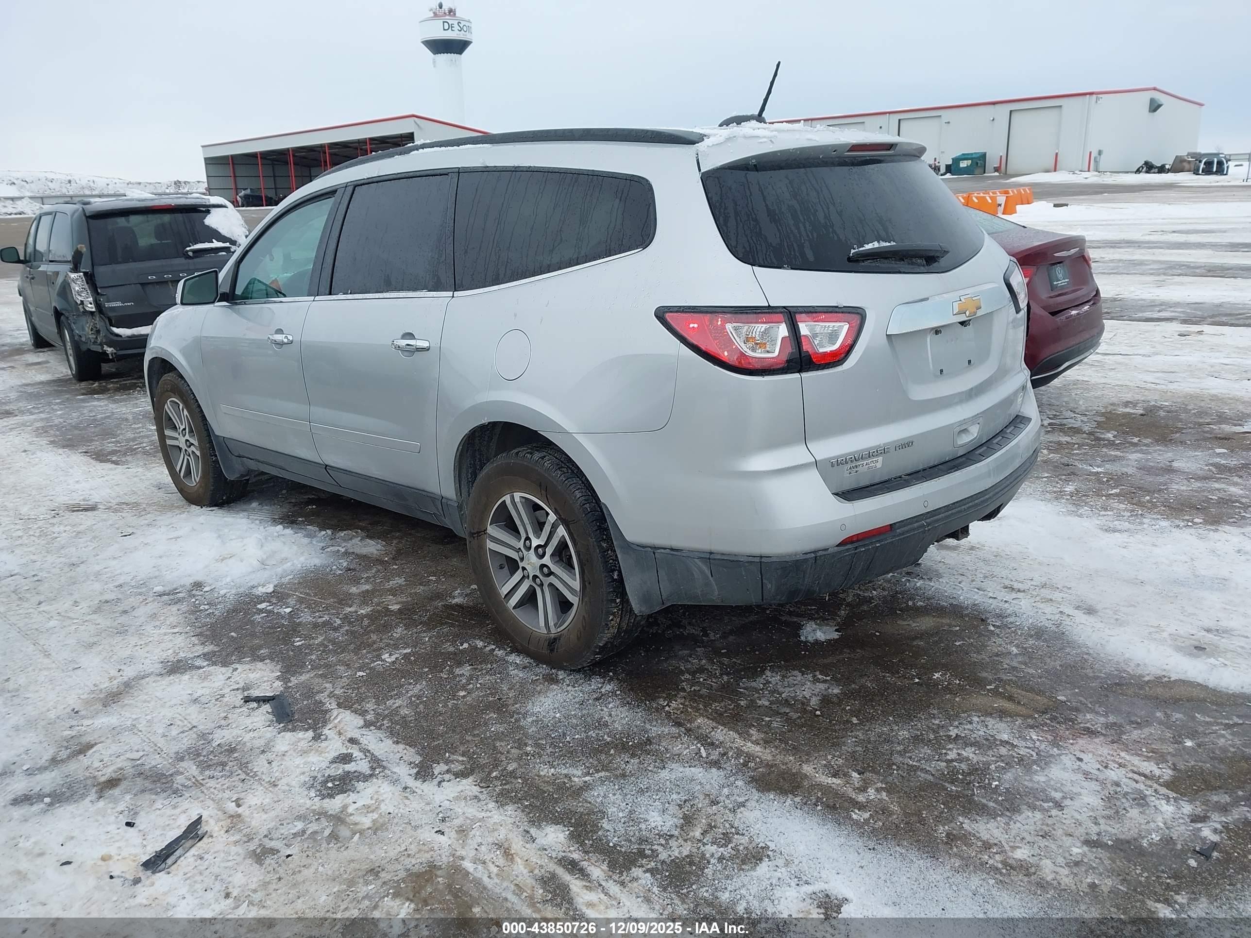 CHEVROLET TRAVERSE image 3