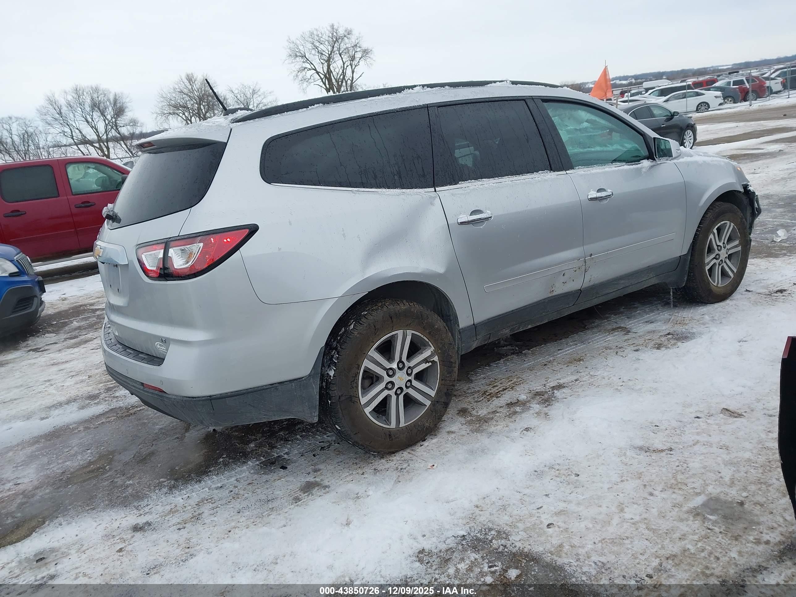 CHEVROLET TRAVERSE image 4