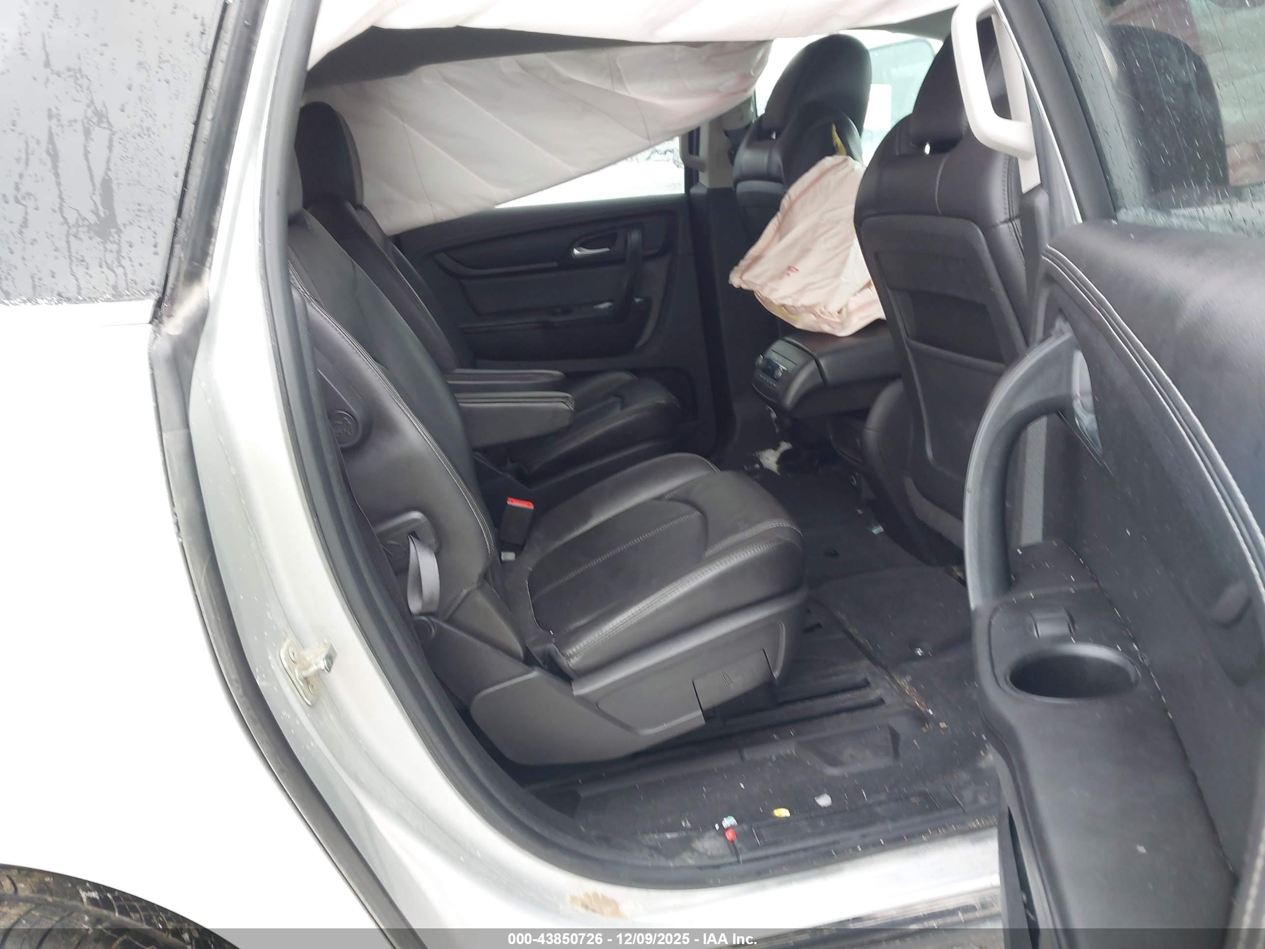 CHEVROLET TRAVERSE image 8