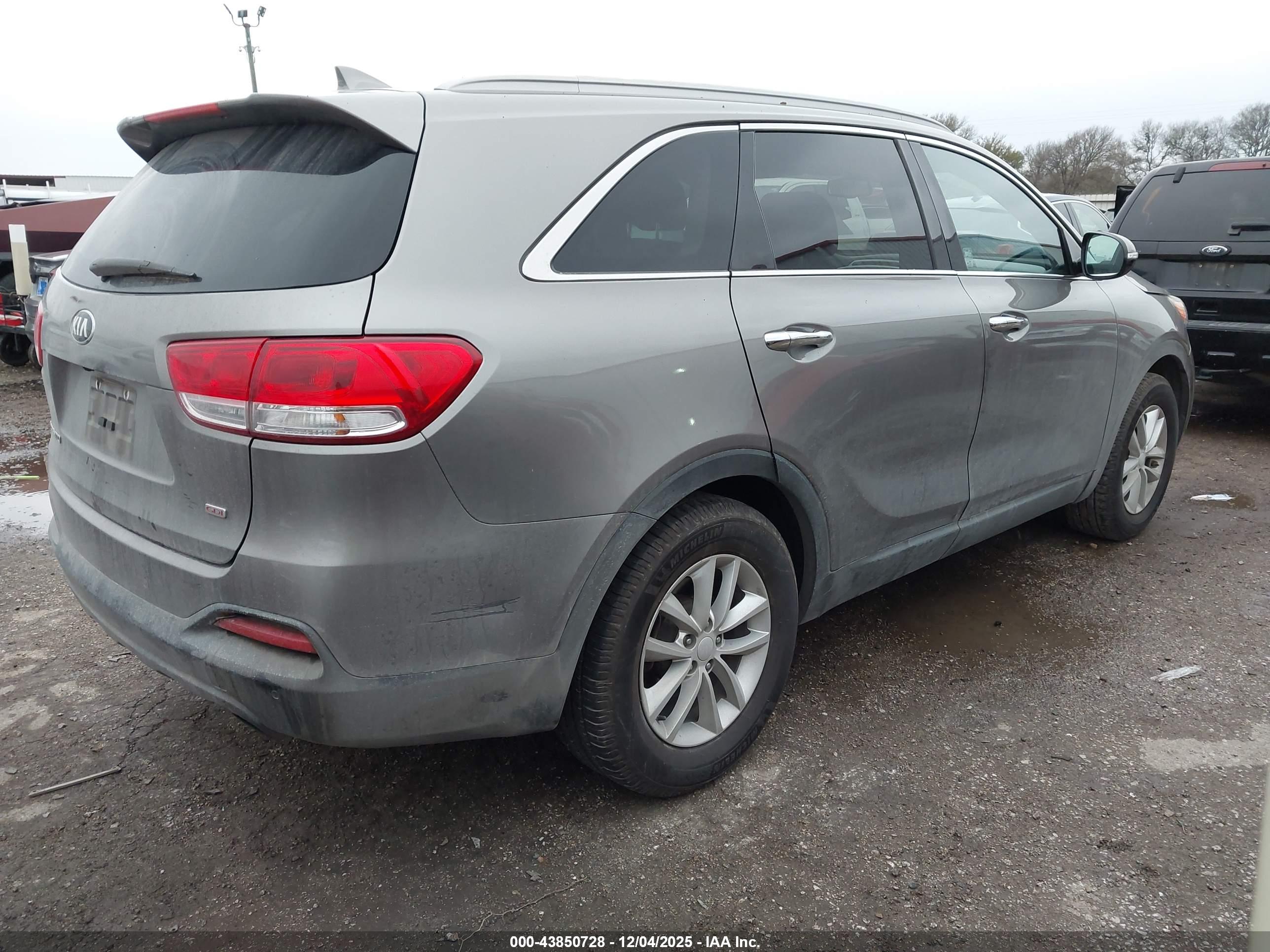 KIA SORENTO image 4