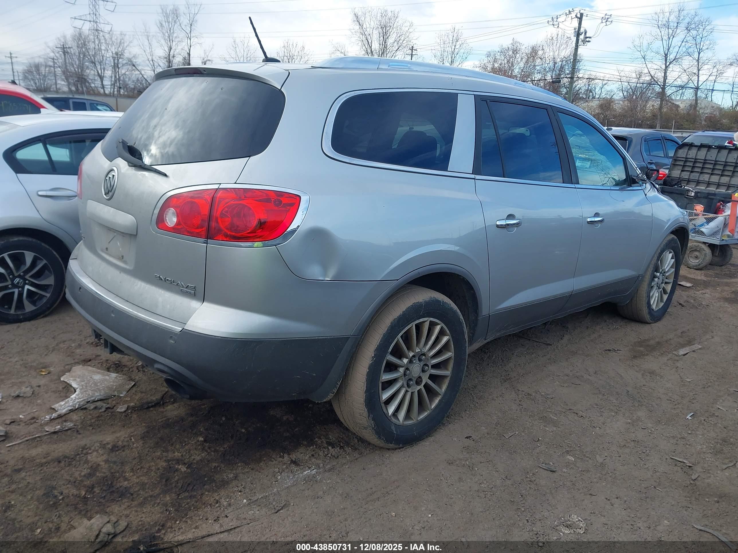 BUICK ENCLAVE image 4