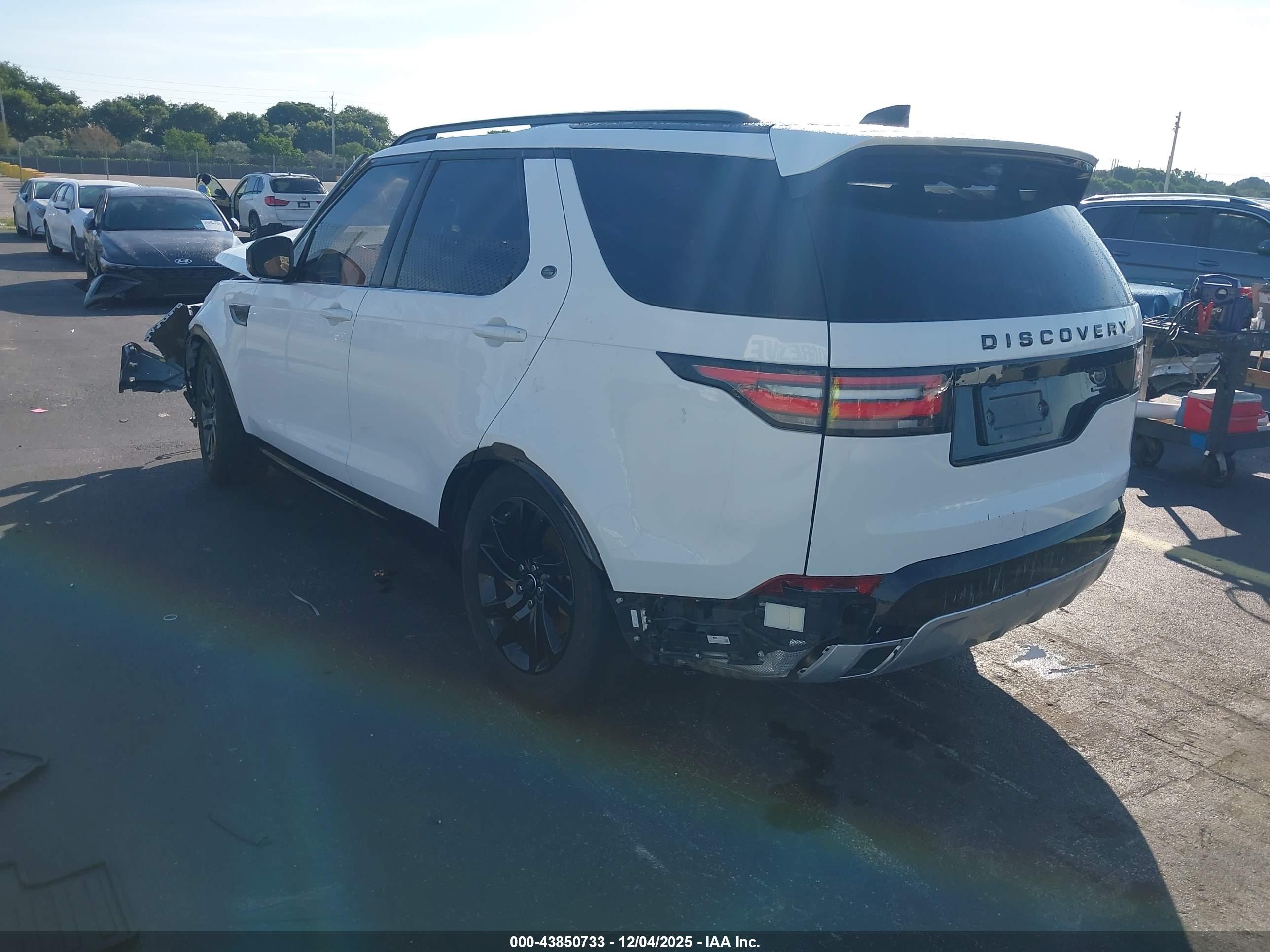 LAND ROVER image 3