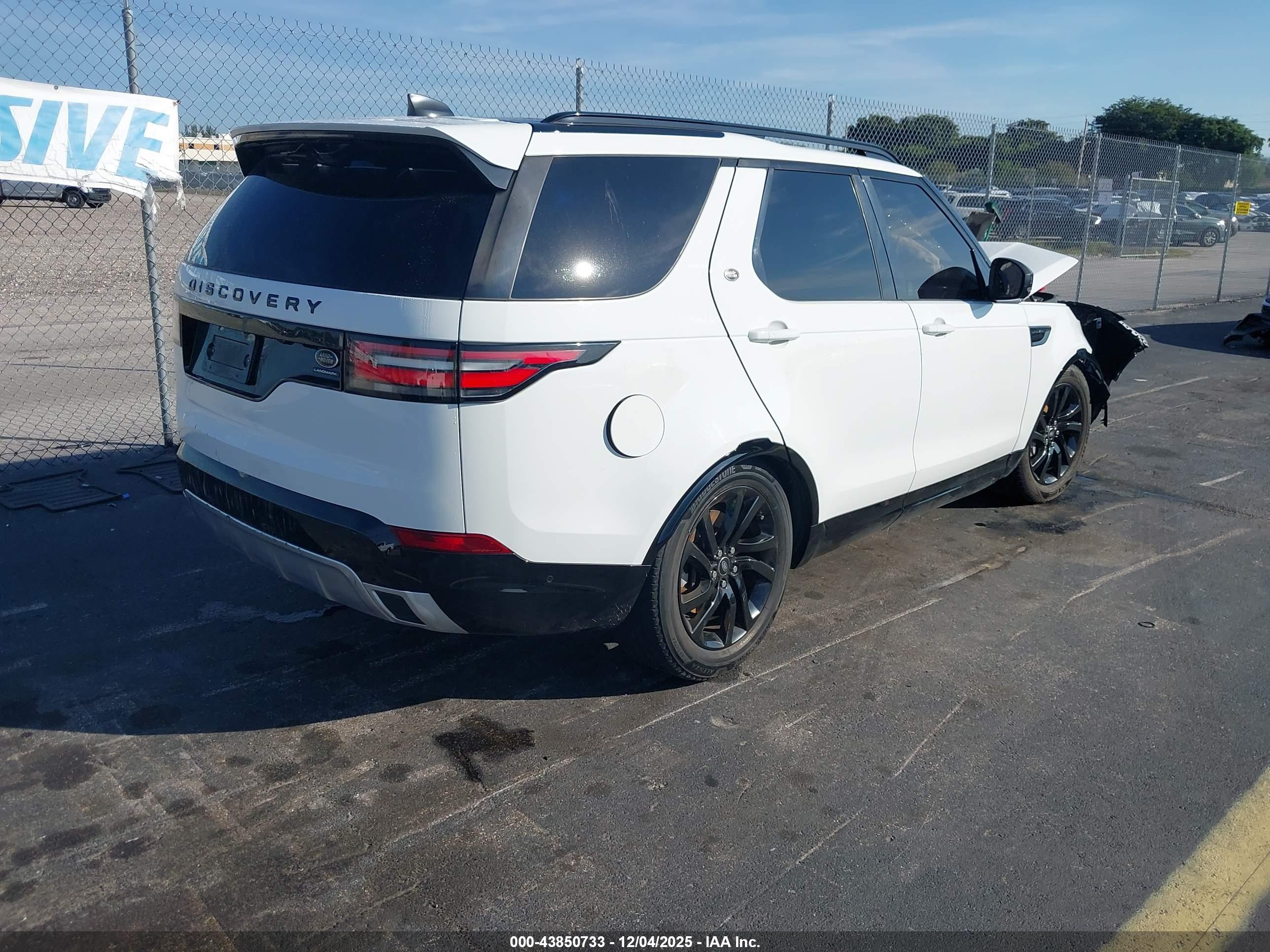LAND ROVER image 4