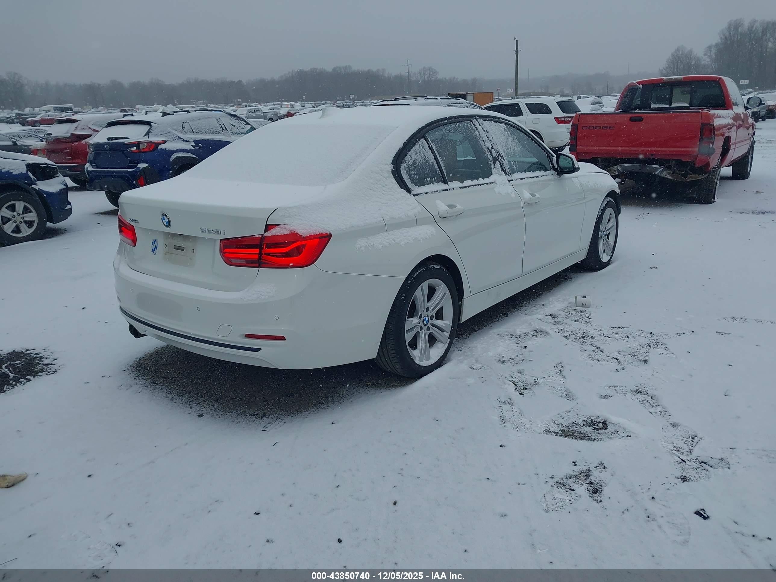 BMW 328I image 4